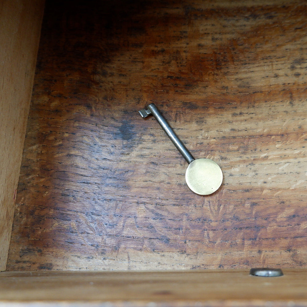 Buffet vintage en bois de wengé avec pieds évasés vers l'extérieur