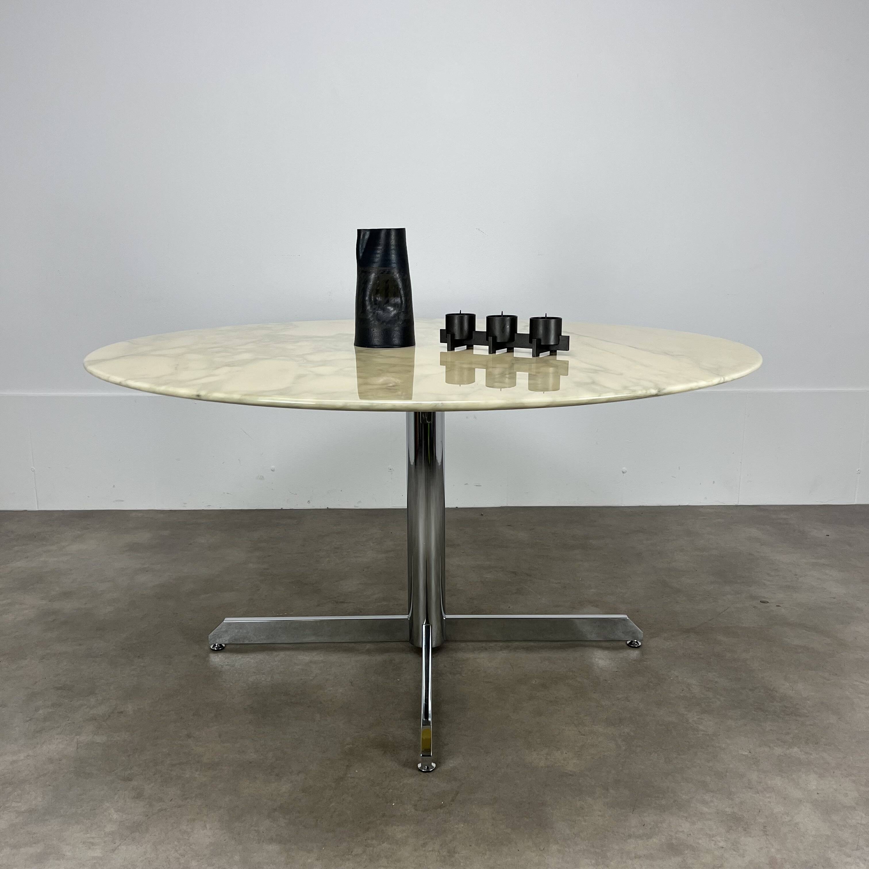 Roche Bobois round marble table for 6 people, 1970s