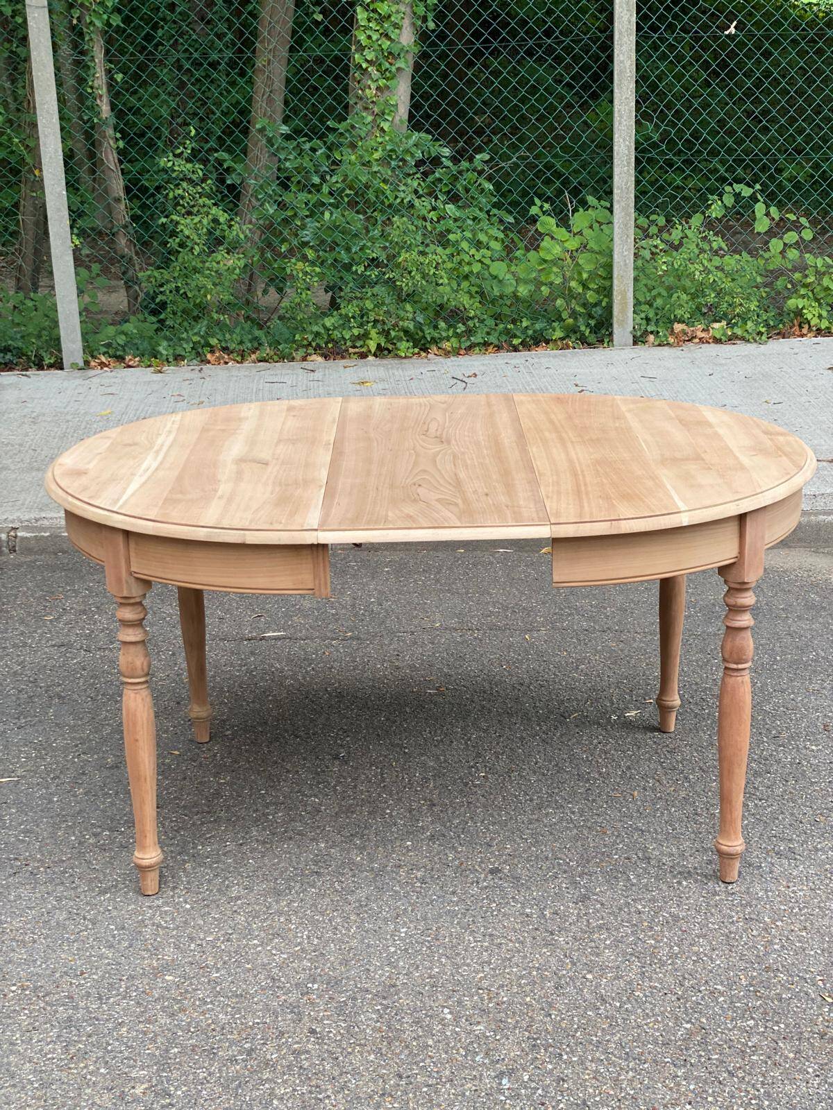 Table à manger ronde extensible Louis Philippe décapée en merisier massif 1