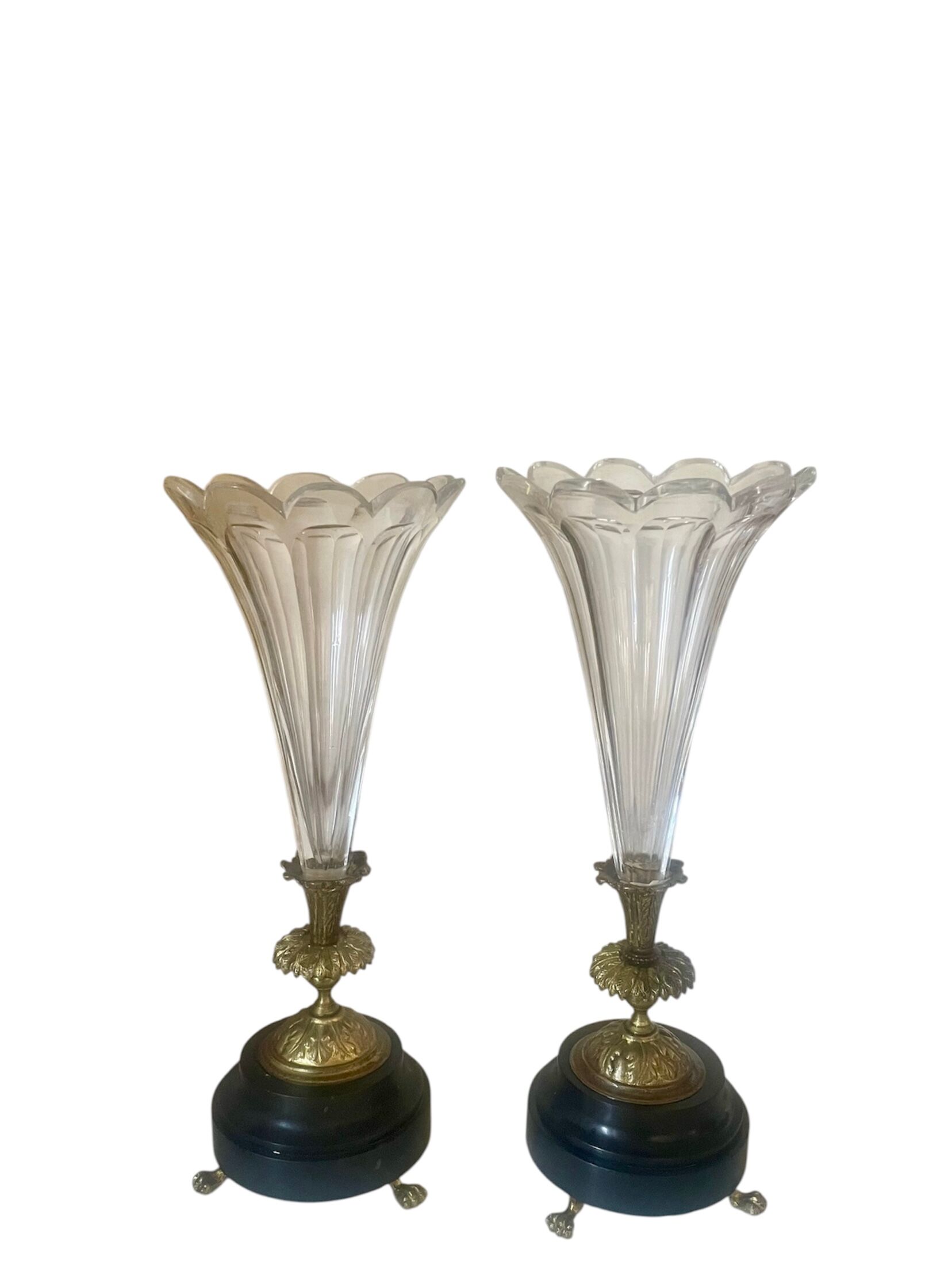 Paire de vases cornets cristal, onyx et bronze
