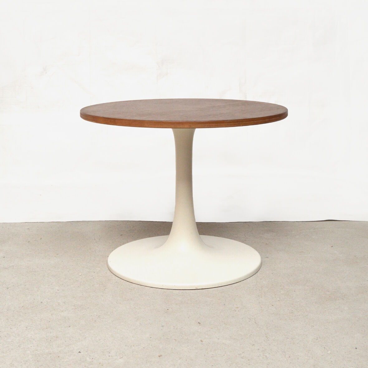 Small coffee table foot tulip, 1960