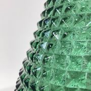 Très grande bouteille vintage en verre vert à décor de pointes de diamants
