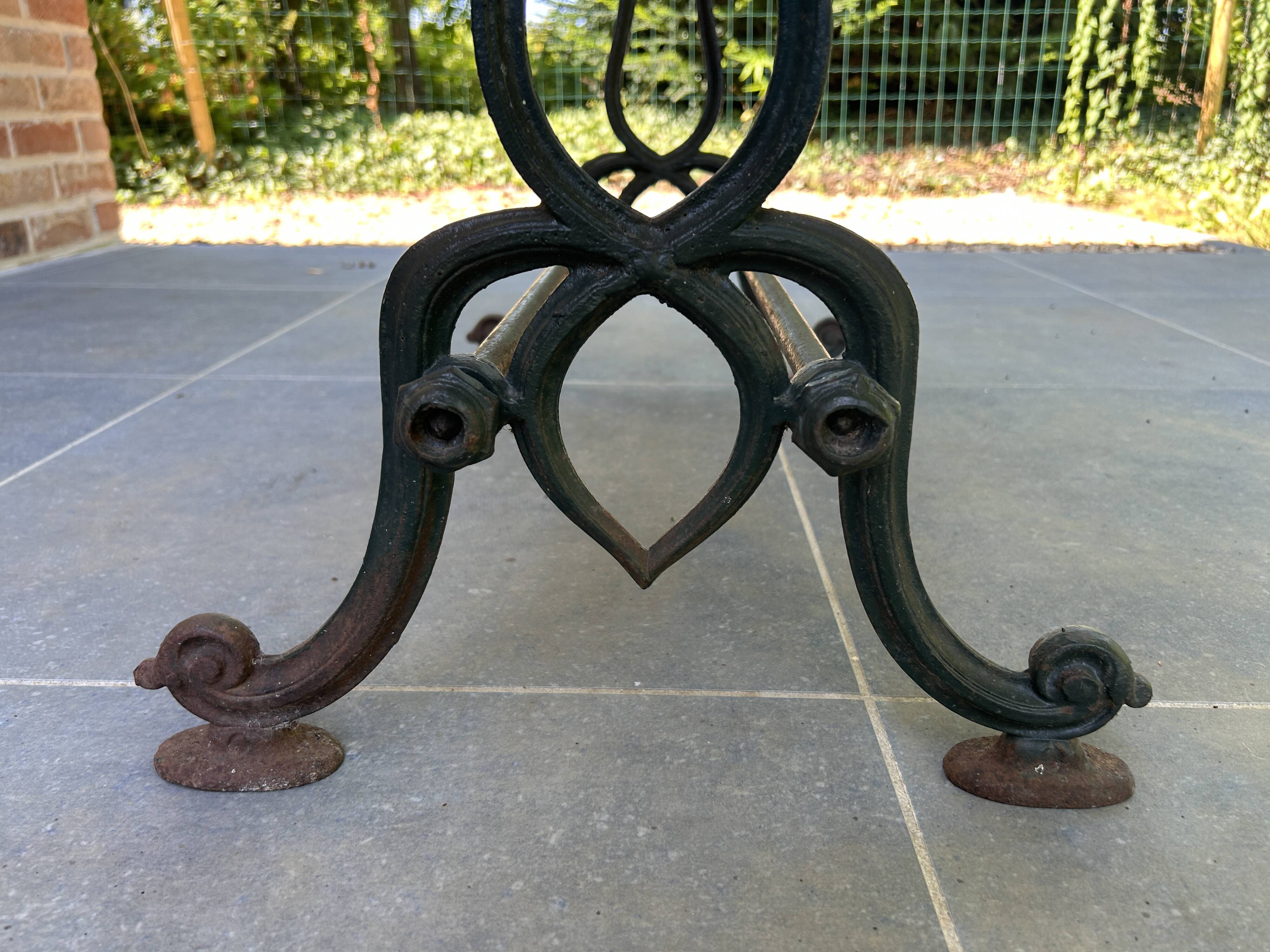 Bistro table in cast iron and marble from the art nouveau period.