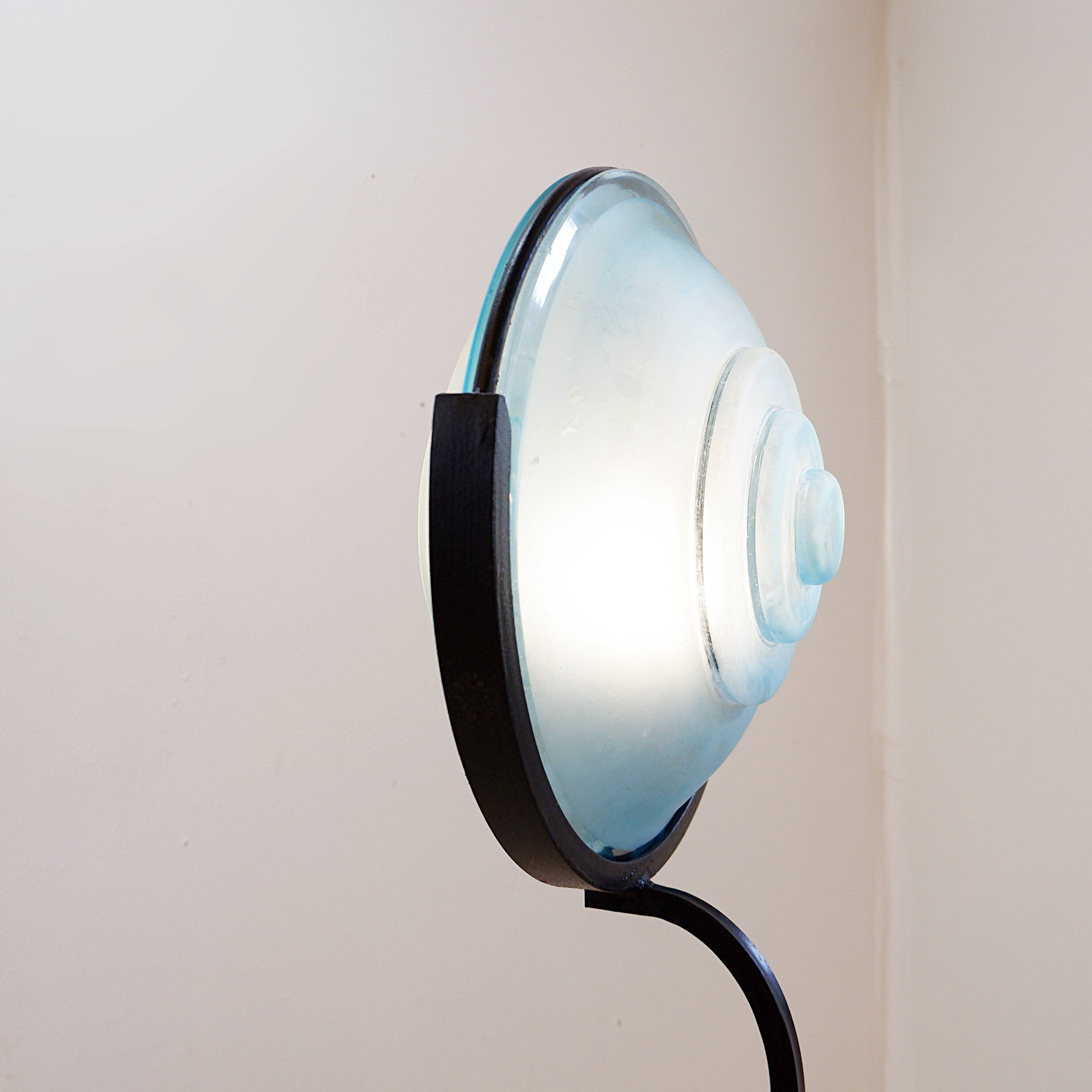 Floor lamp in metal and sandblasted glass disc