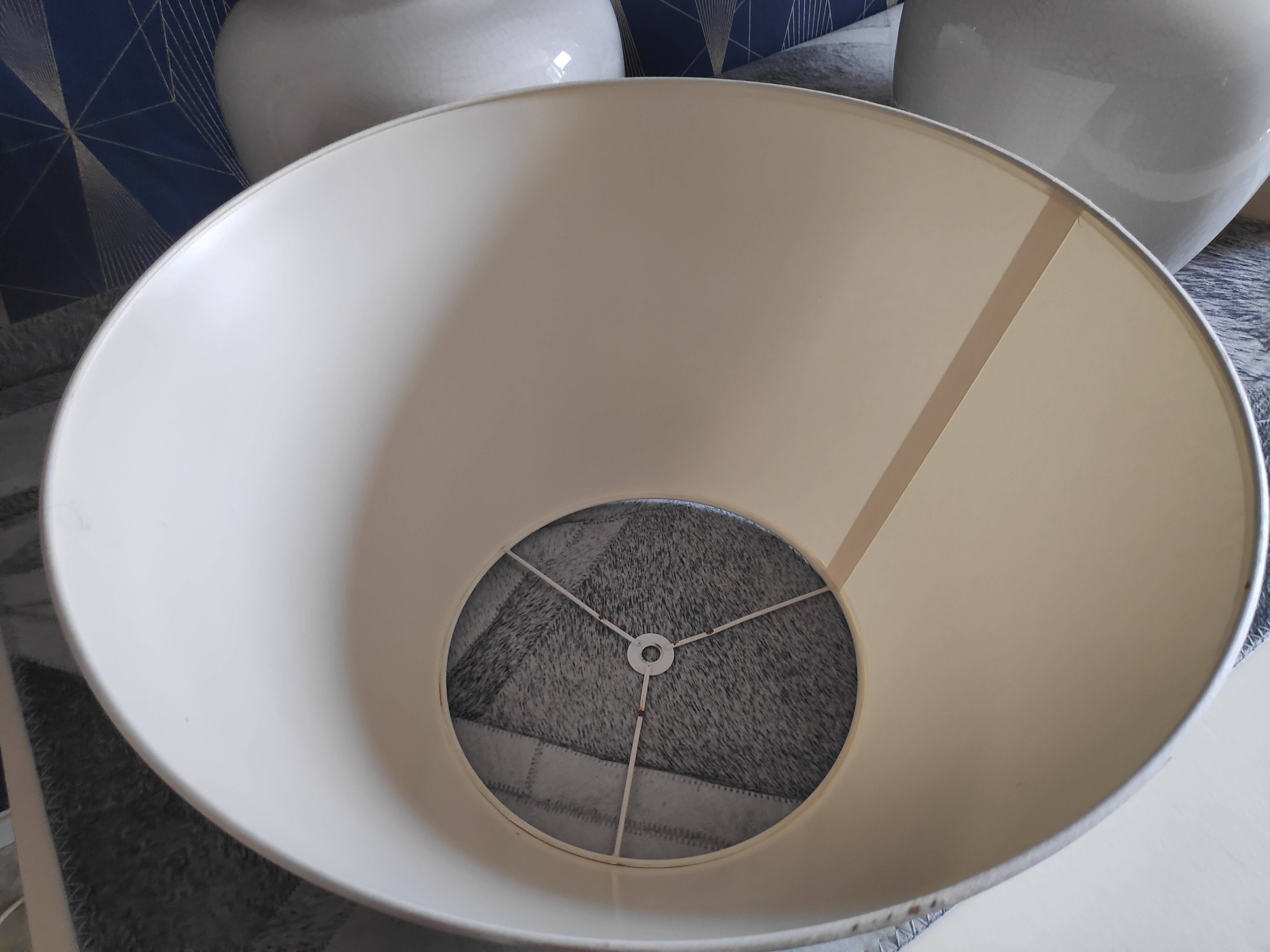 Lamps 2 white cracked ceramic foot fires