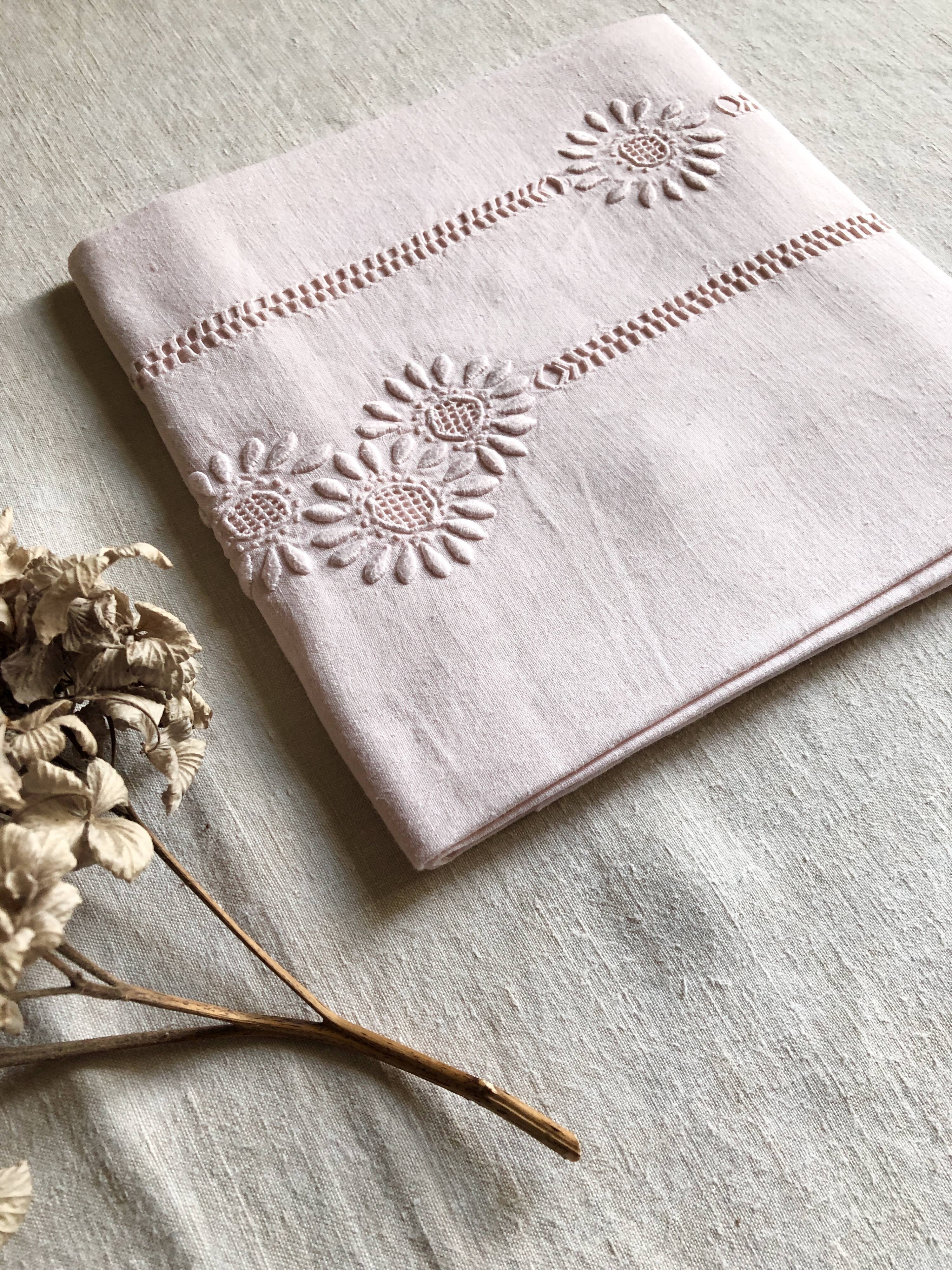 Pillowcase in pure old linen washed pink