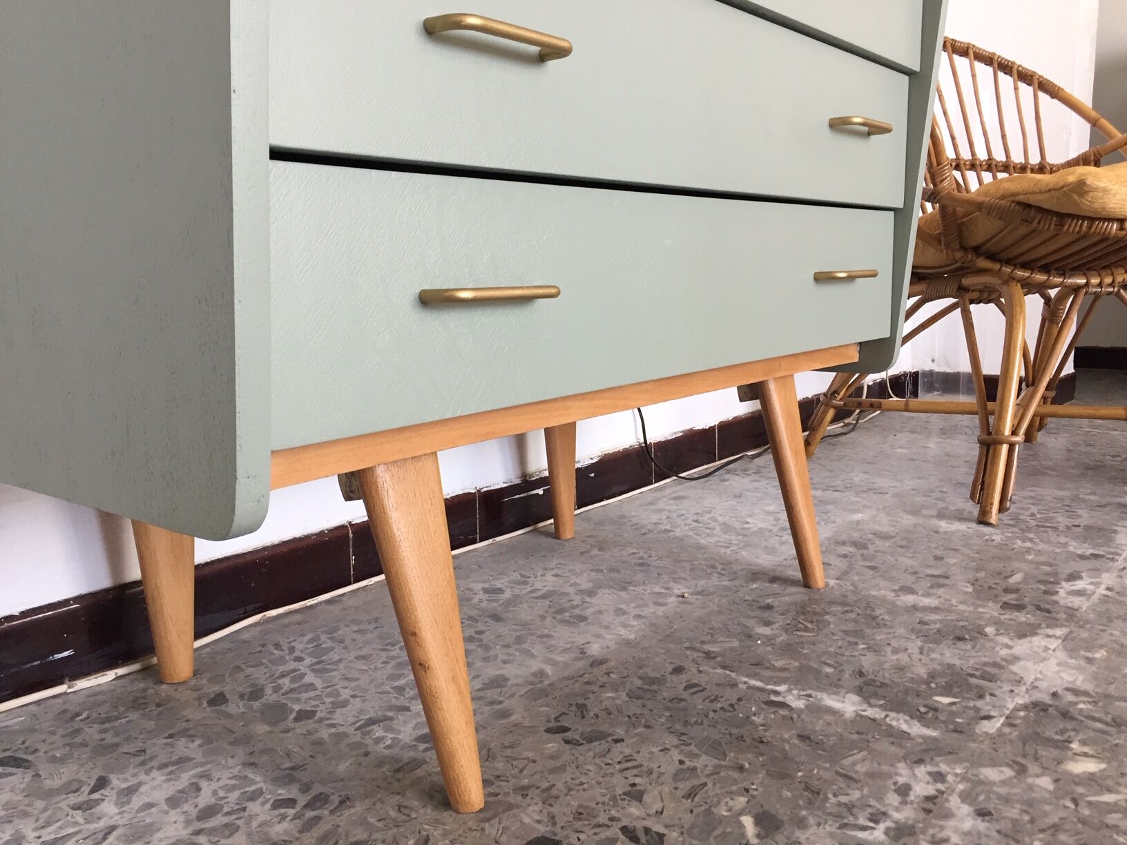 Vintage dresser compass feet