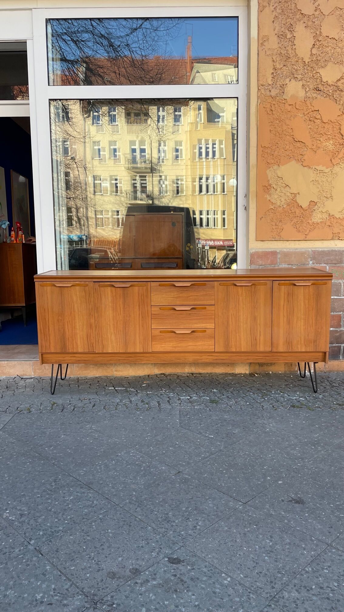 80s row with compass feet