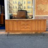 80s row with compass feet