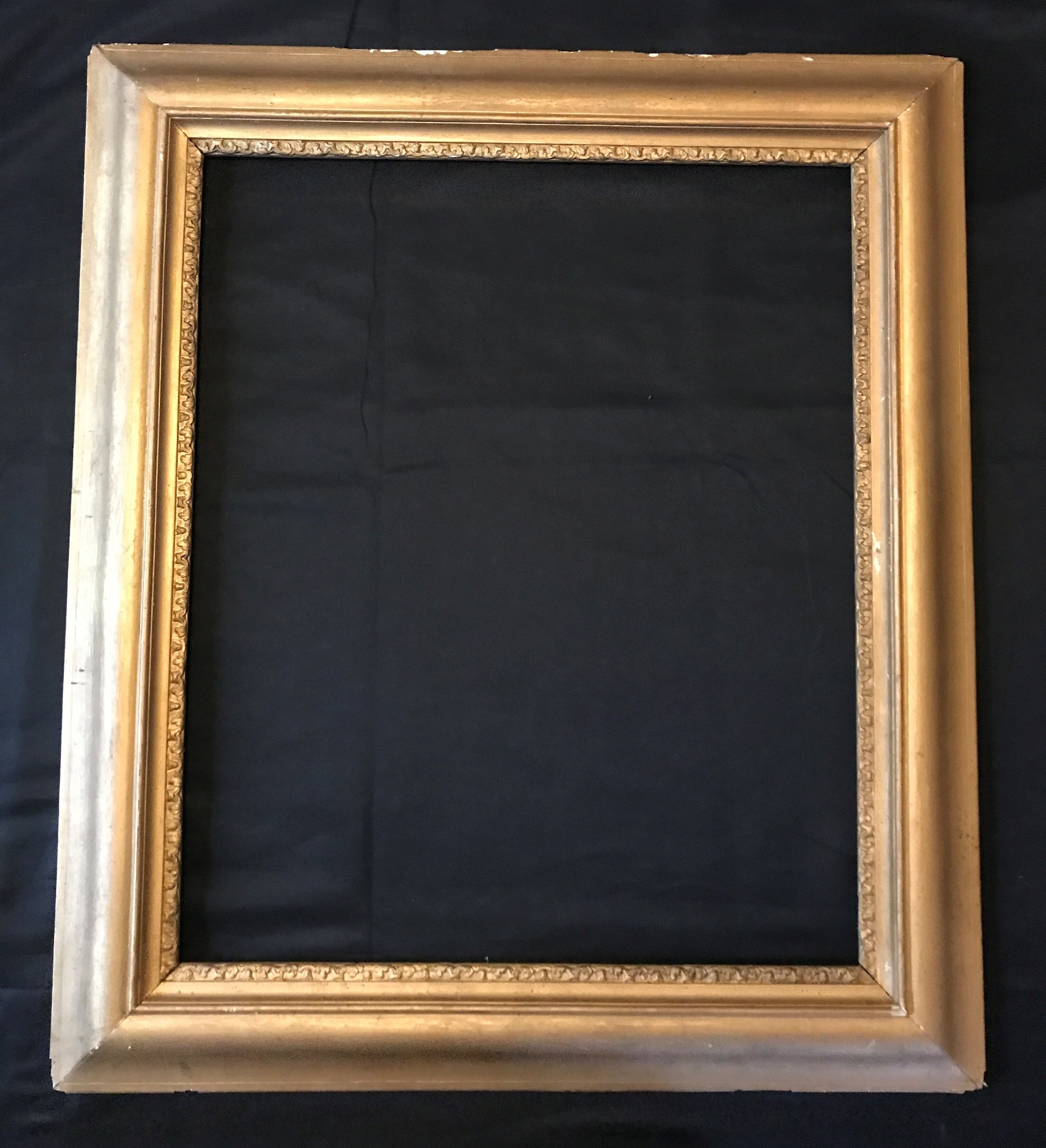 Wooden frame decorated with a frieze.