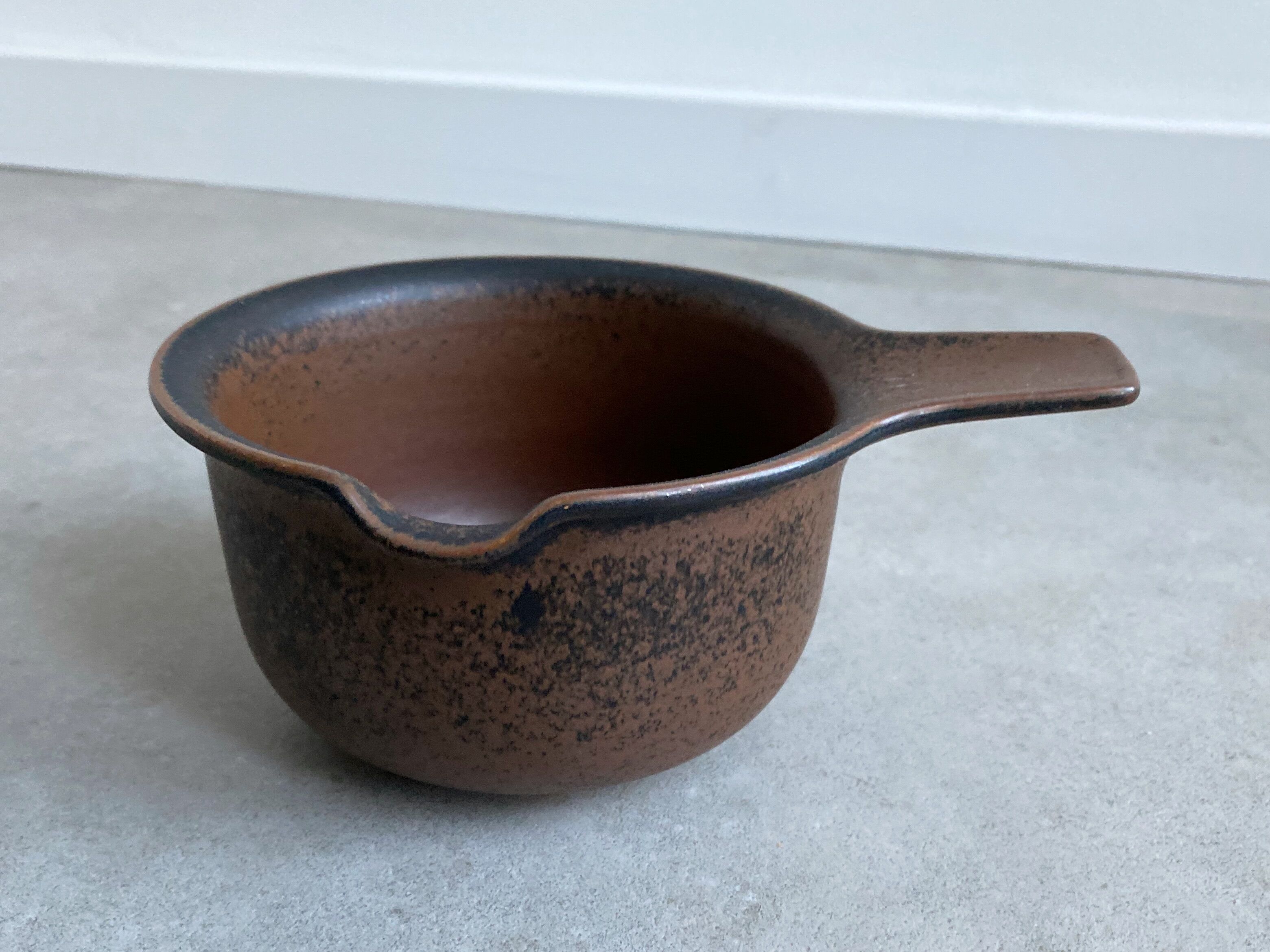 Vintage Arabia Ruska Bowl with handle, sauciere, Ulla Procopé, Finland, brown Scandinavian ceramics