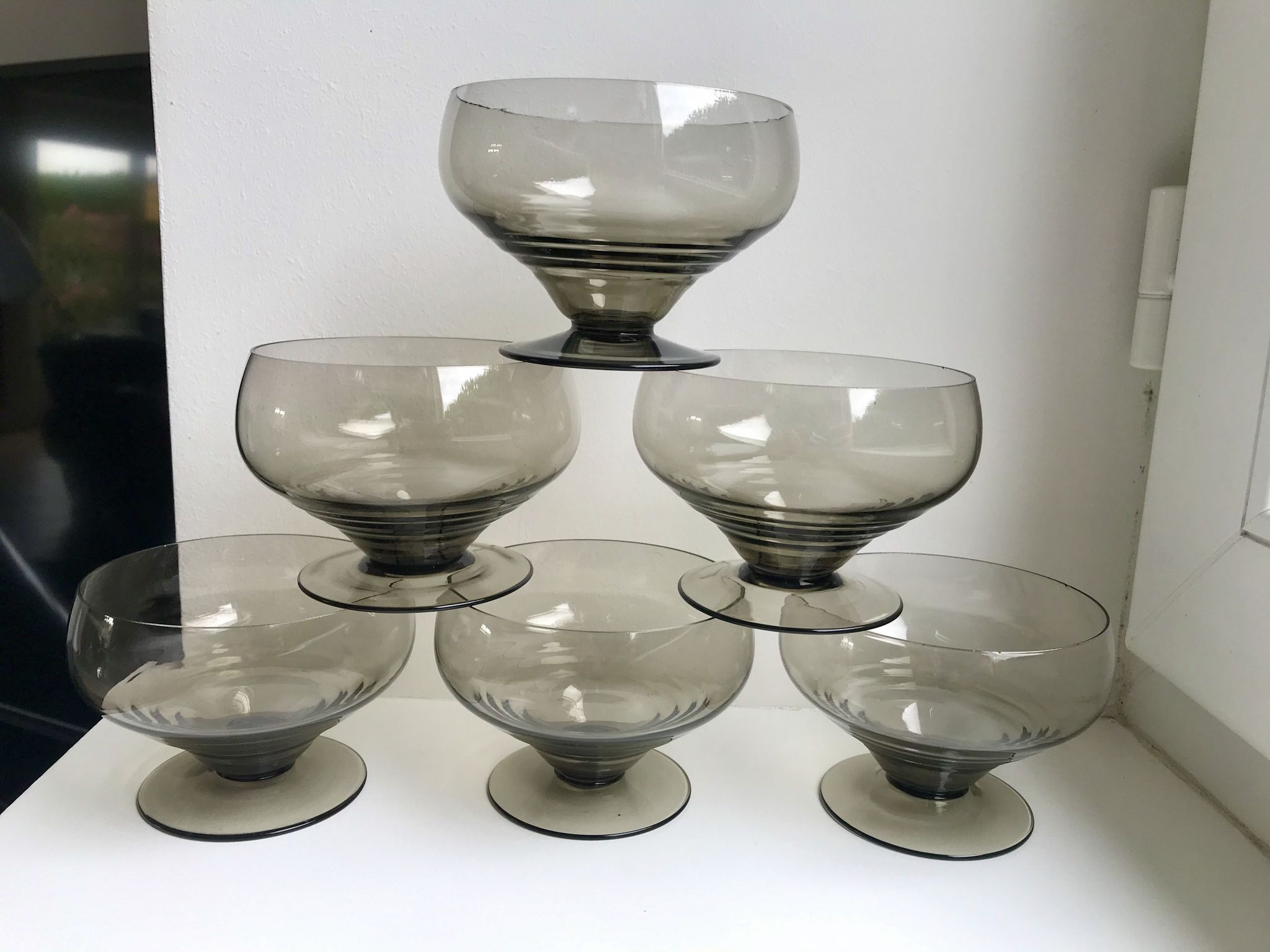 Set of 6 art deco design champagne glasses in smoked glass 30s-40s