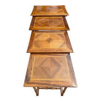 Tables Gigogne Marqueterie en Palissandre et Filet de Citronnier, XIXe