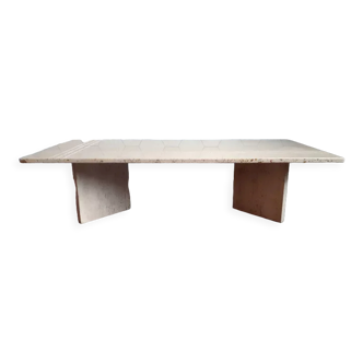 Coffee table in polished beige travertine.