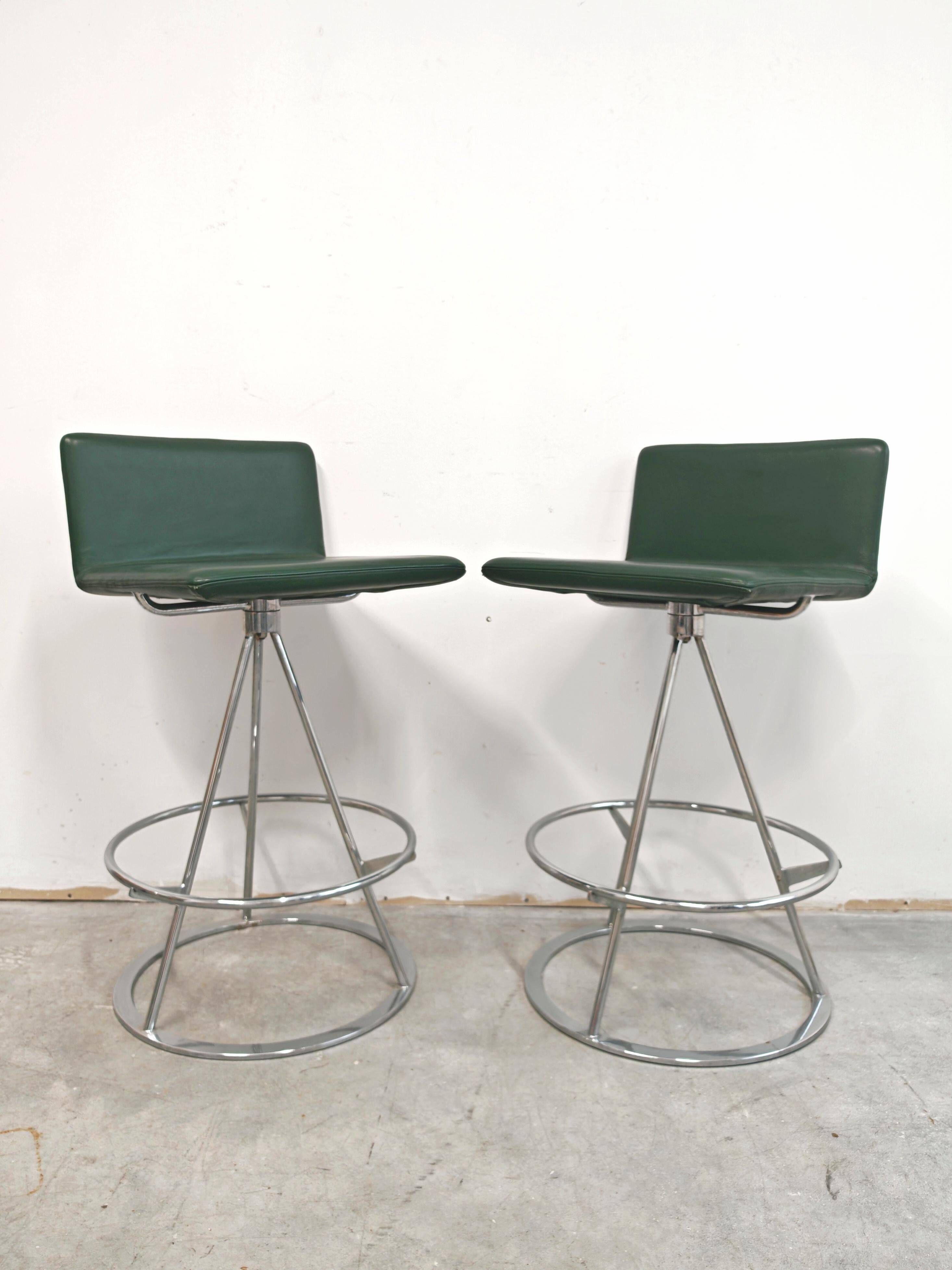 Pair of Dania bar stools in leather by Salvati & Tresoldi for Saporiti.