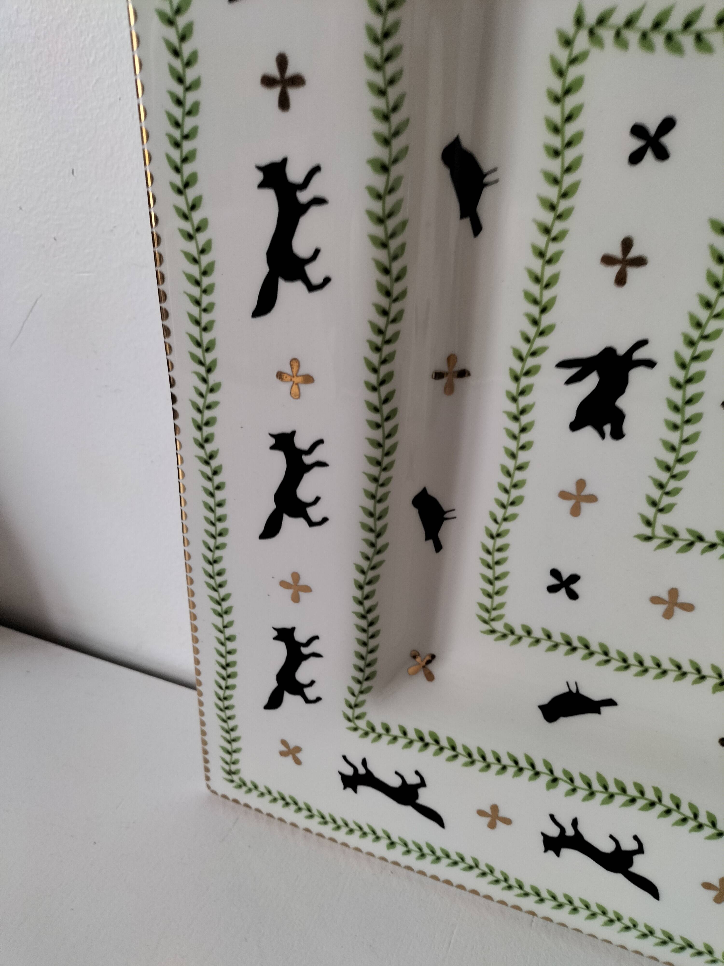 Large square dish RB Bernarda with animal decoration.