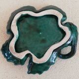 Vintage pocket empty vine leaf shape