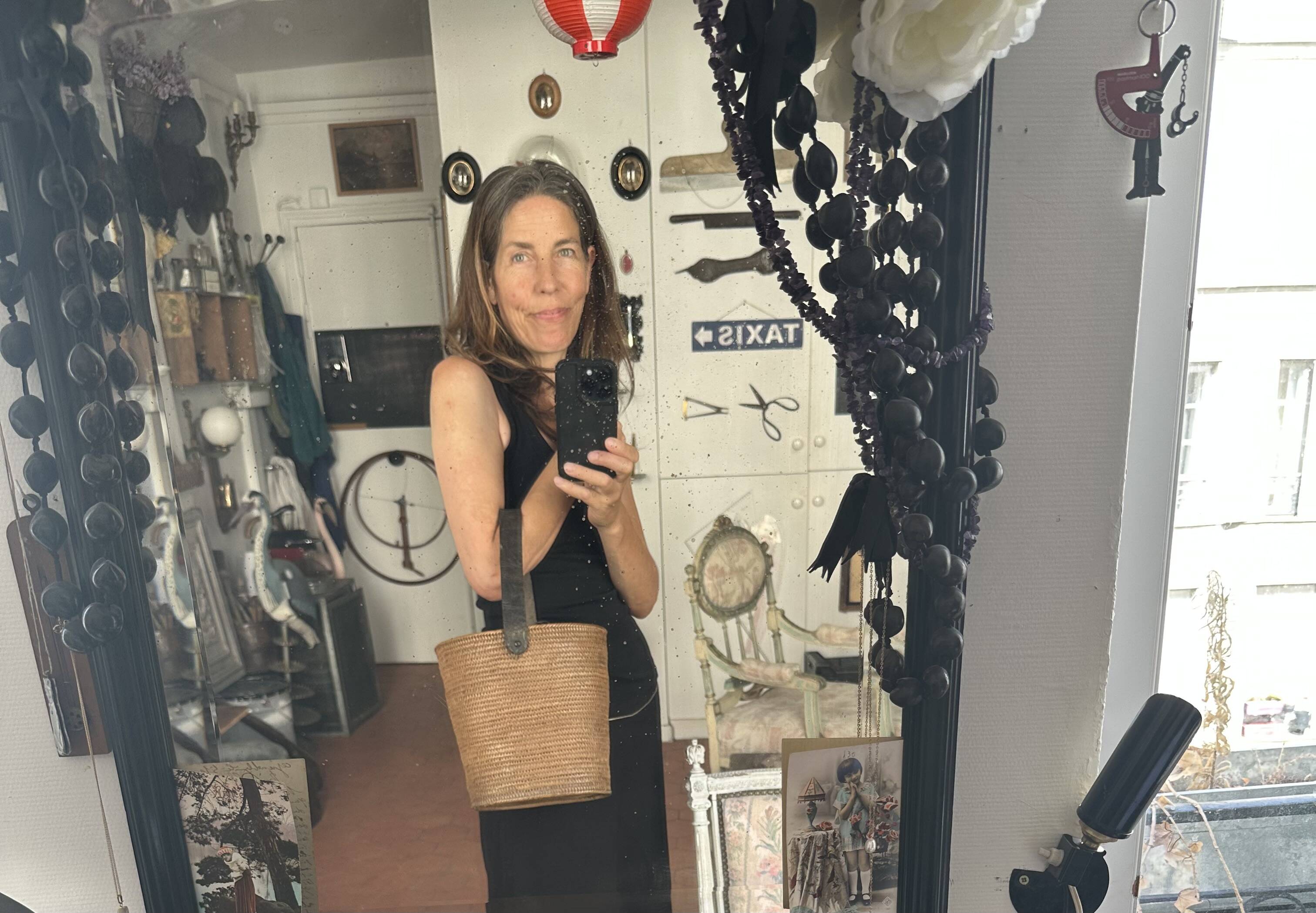 Ancien sac panier en vannerie, bois et cuir, XIXe siècle