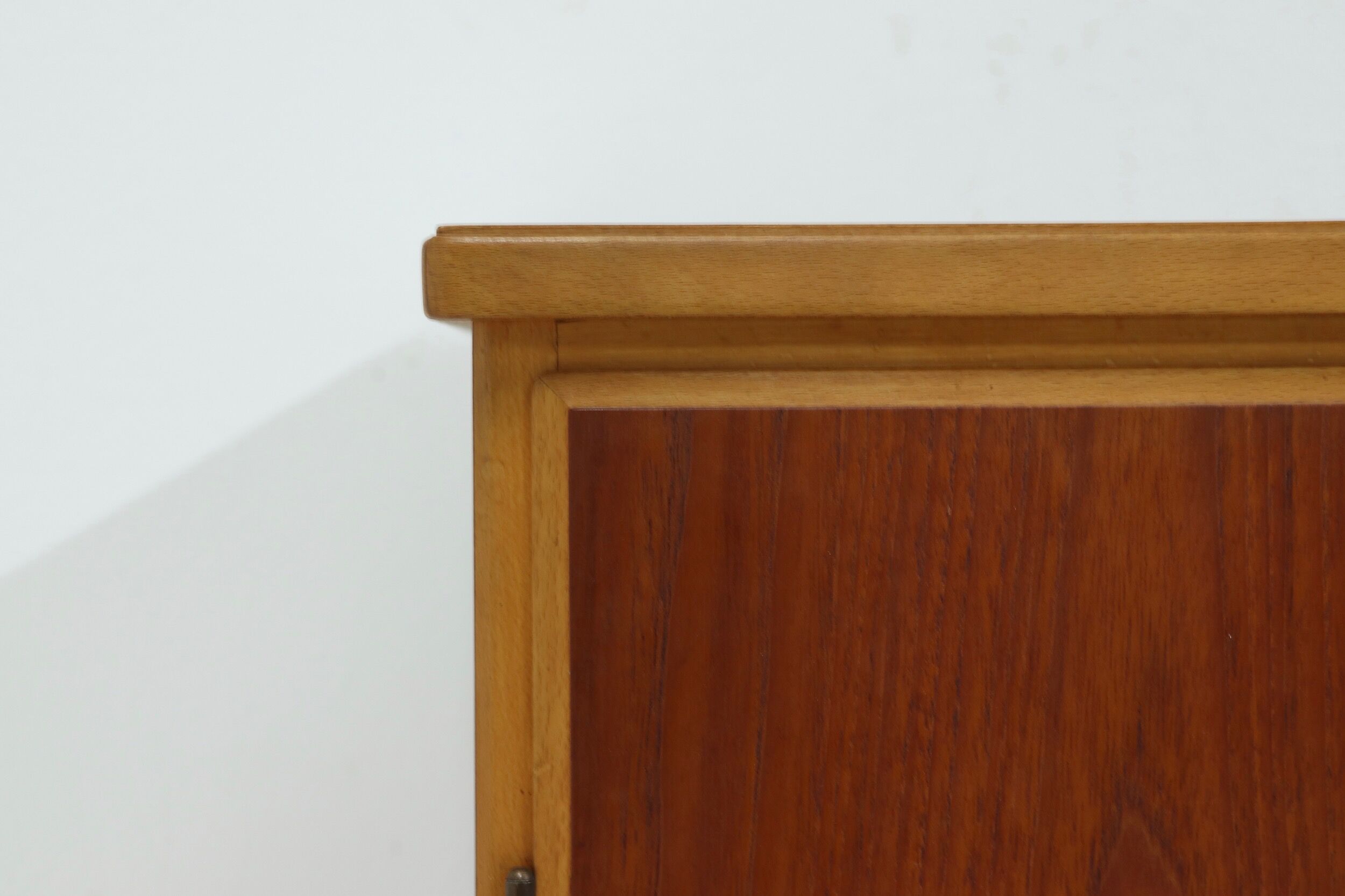 Armoire scandinave bicolore en teck et bouleau avec tiroirs des années 1960