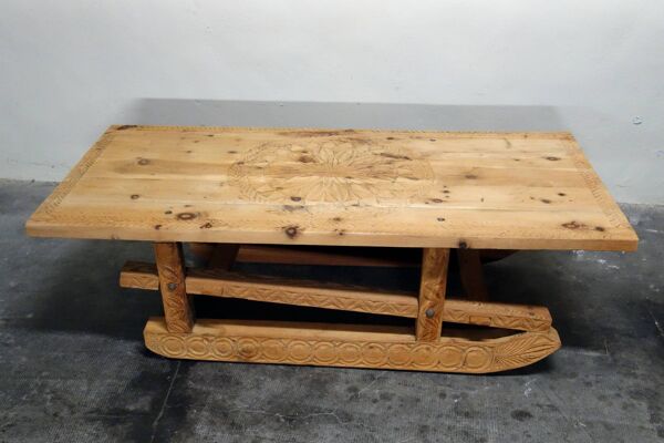 Grande table basse luge sculptée XIXème art populaire, France