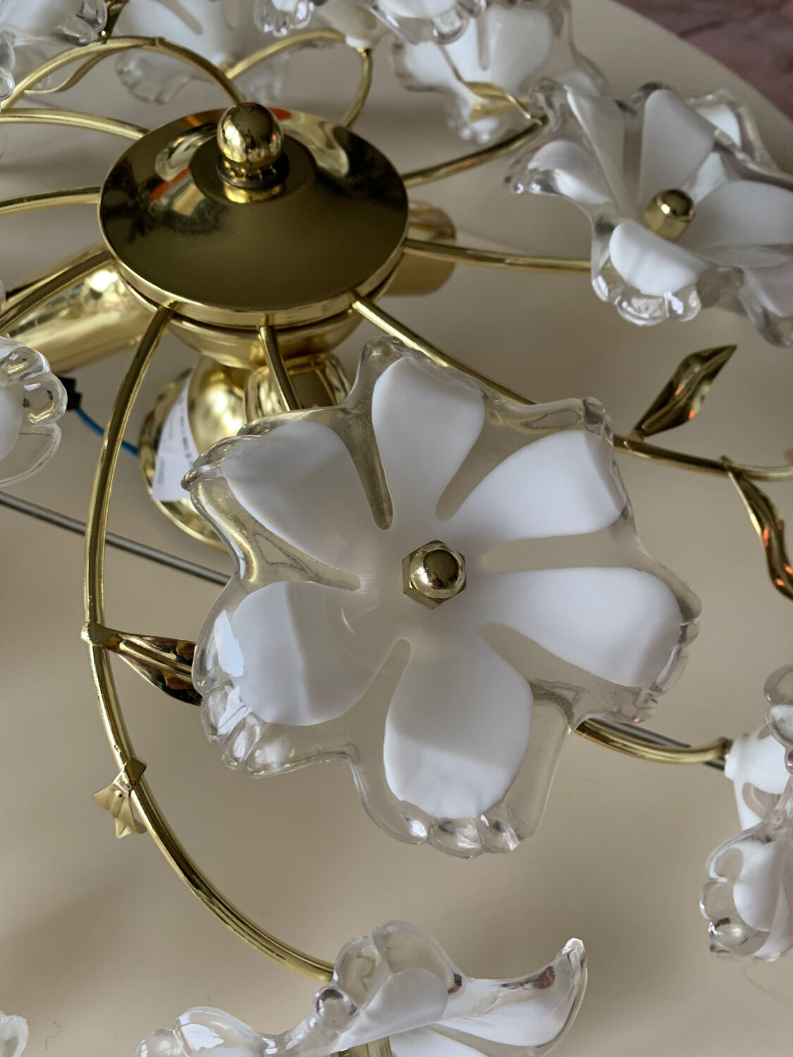 Ceiling chandelier with flowers