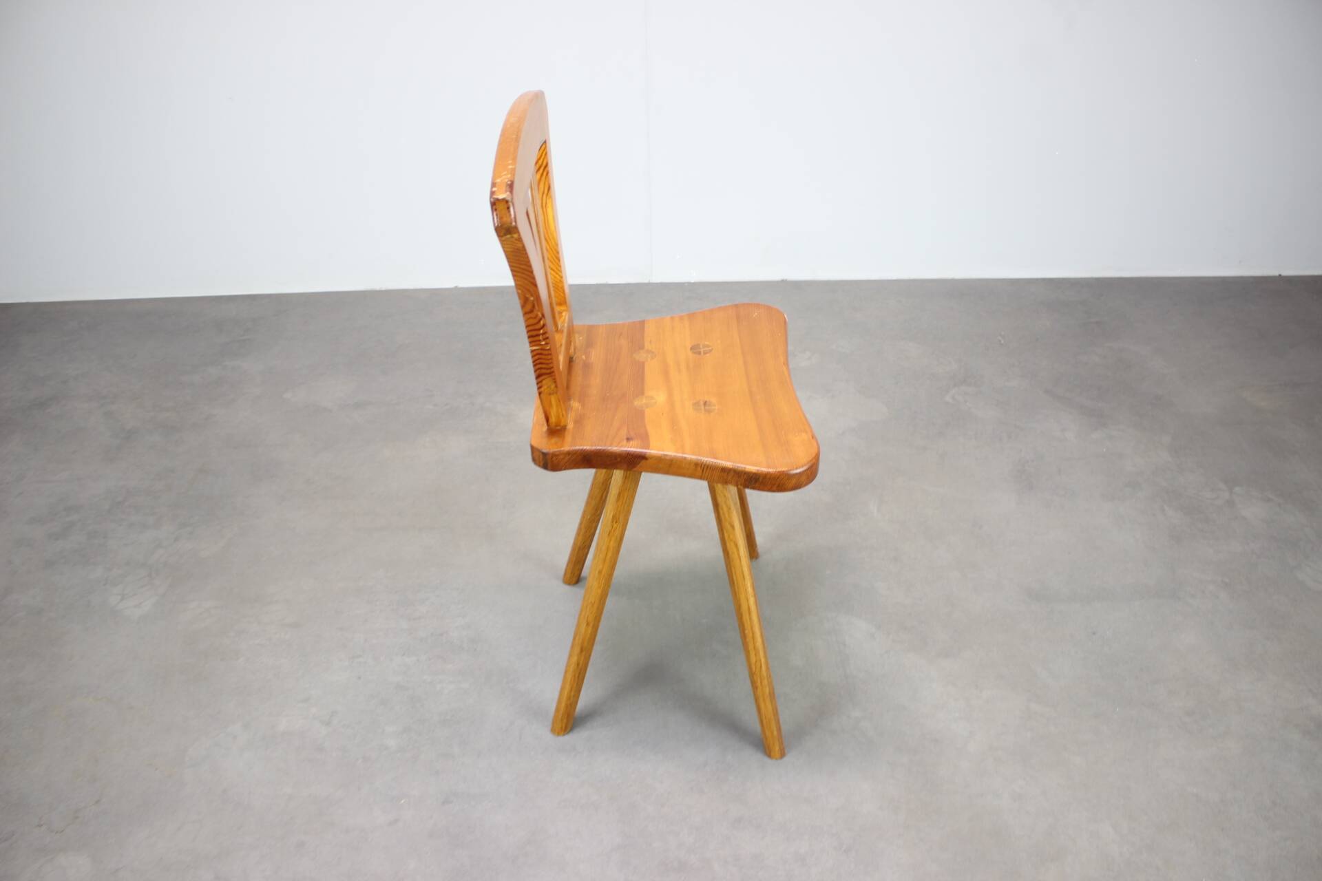 Vintage Czech folk farmhouse chair in solid wood, from the 1940s-1950s.