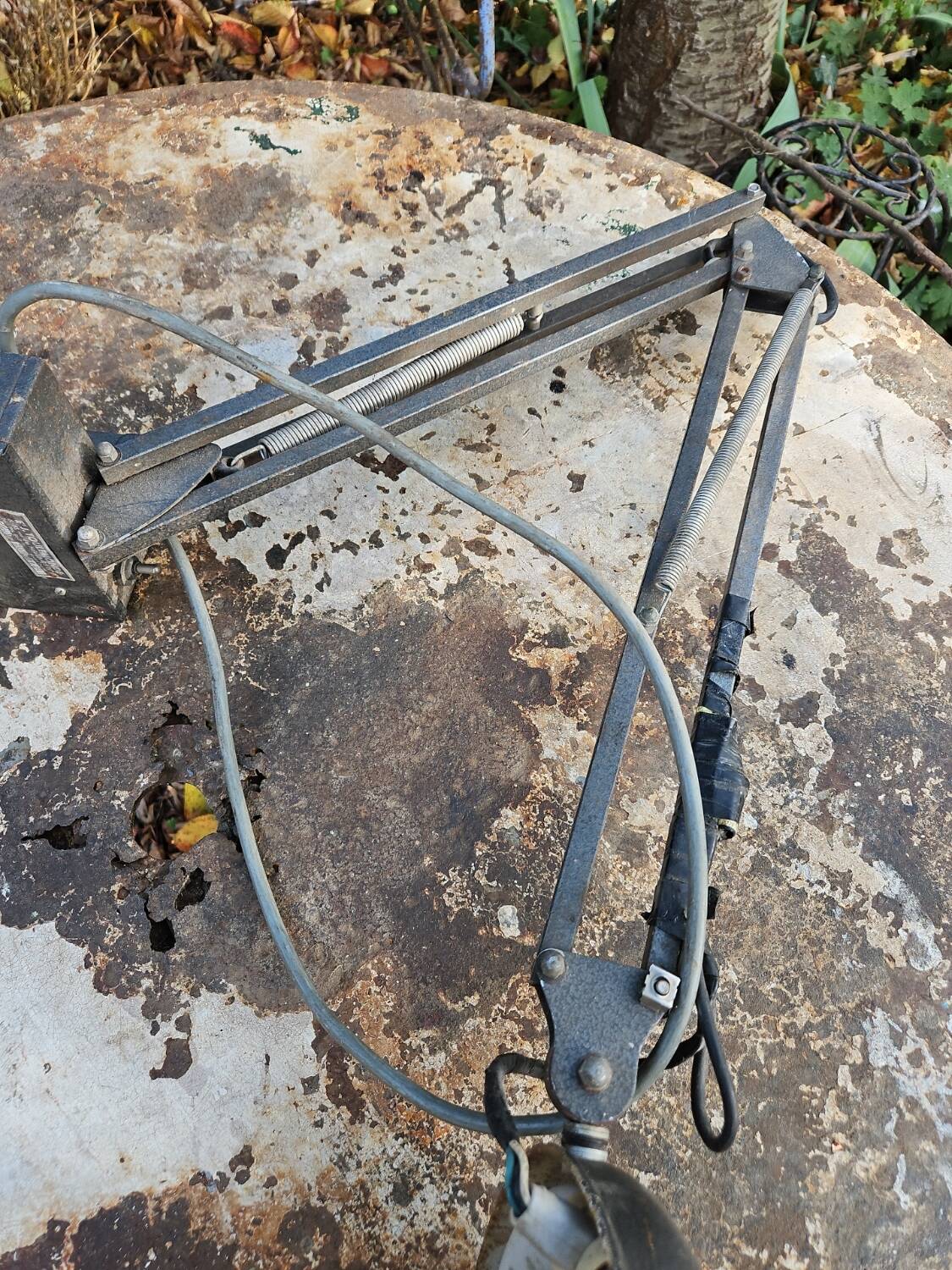 J.TOULEMONDE industrial design workshop magnifying lamp