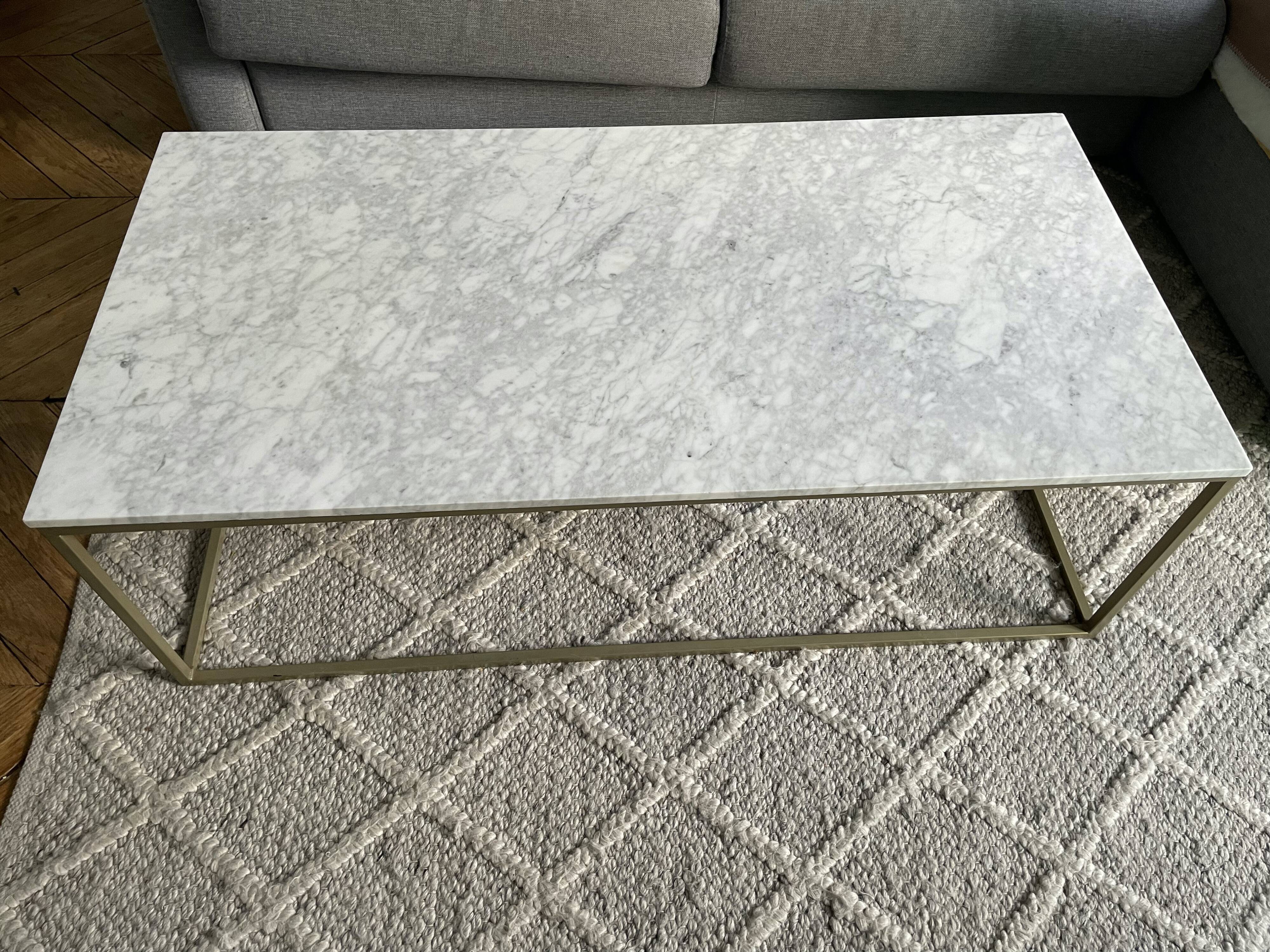 Rectangular coffee table in white marble
