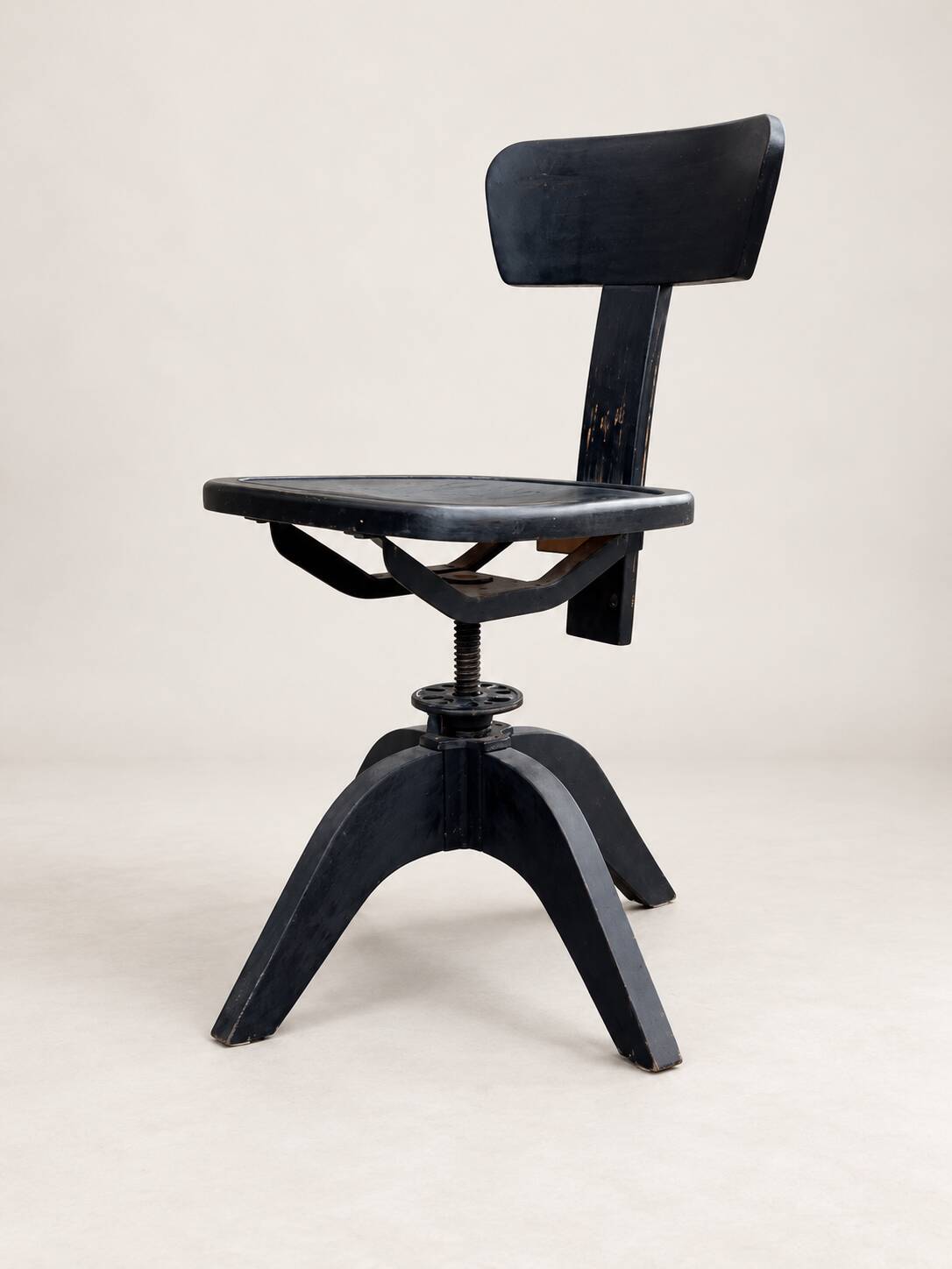 Stella industrial office chair – 1950s – adjustable and swivel.