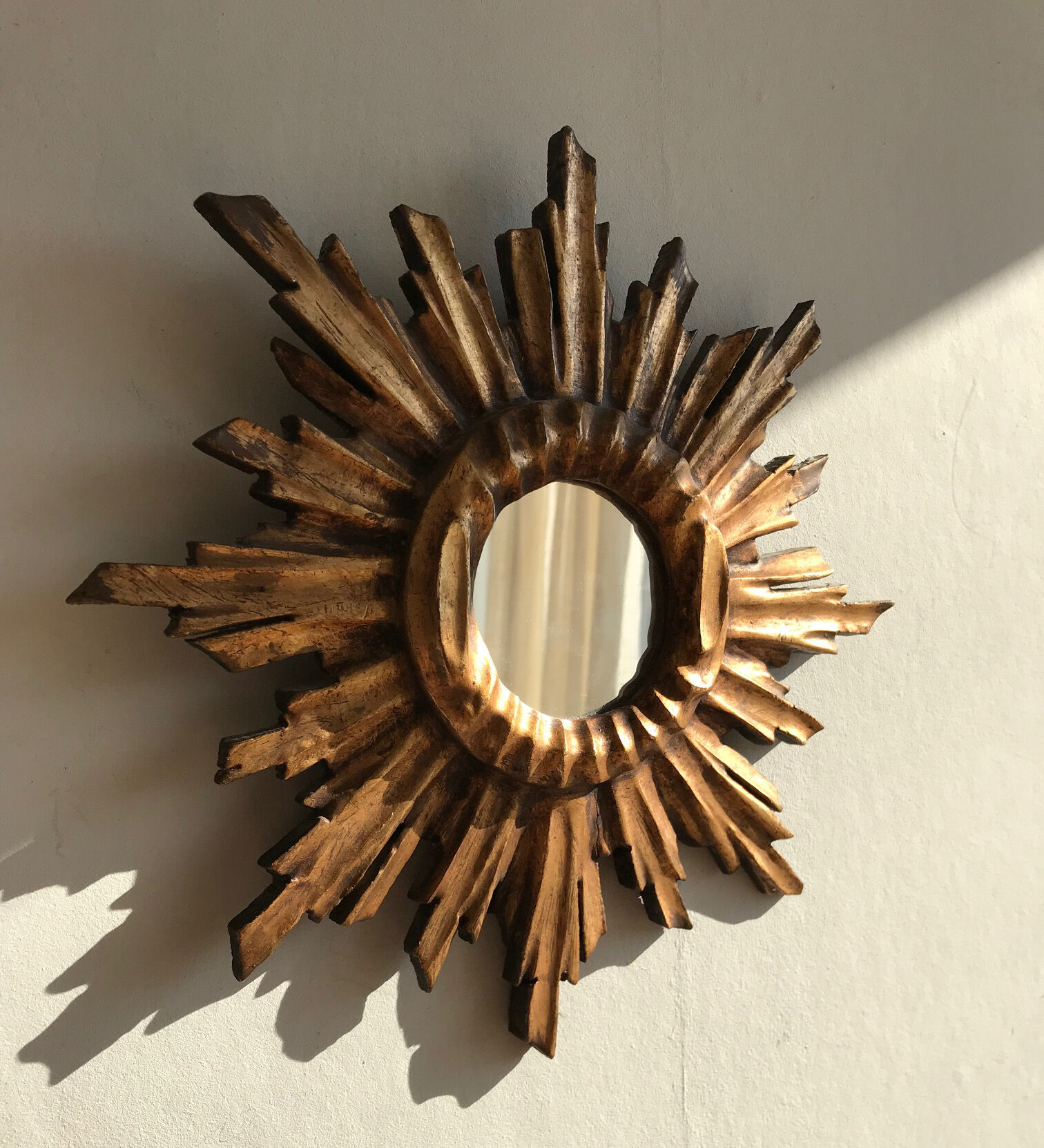 Sun mirror in gilded wood from the 1960s - L 27 cm