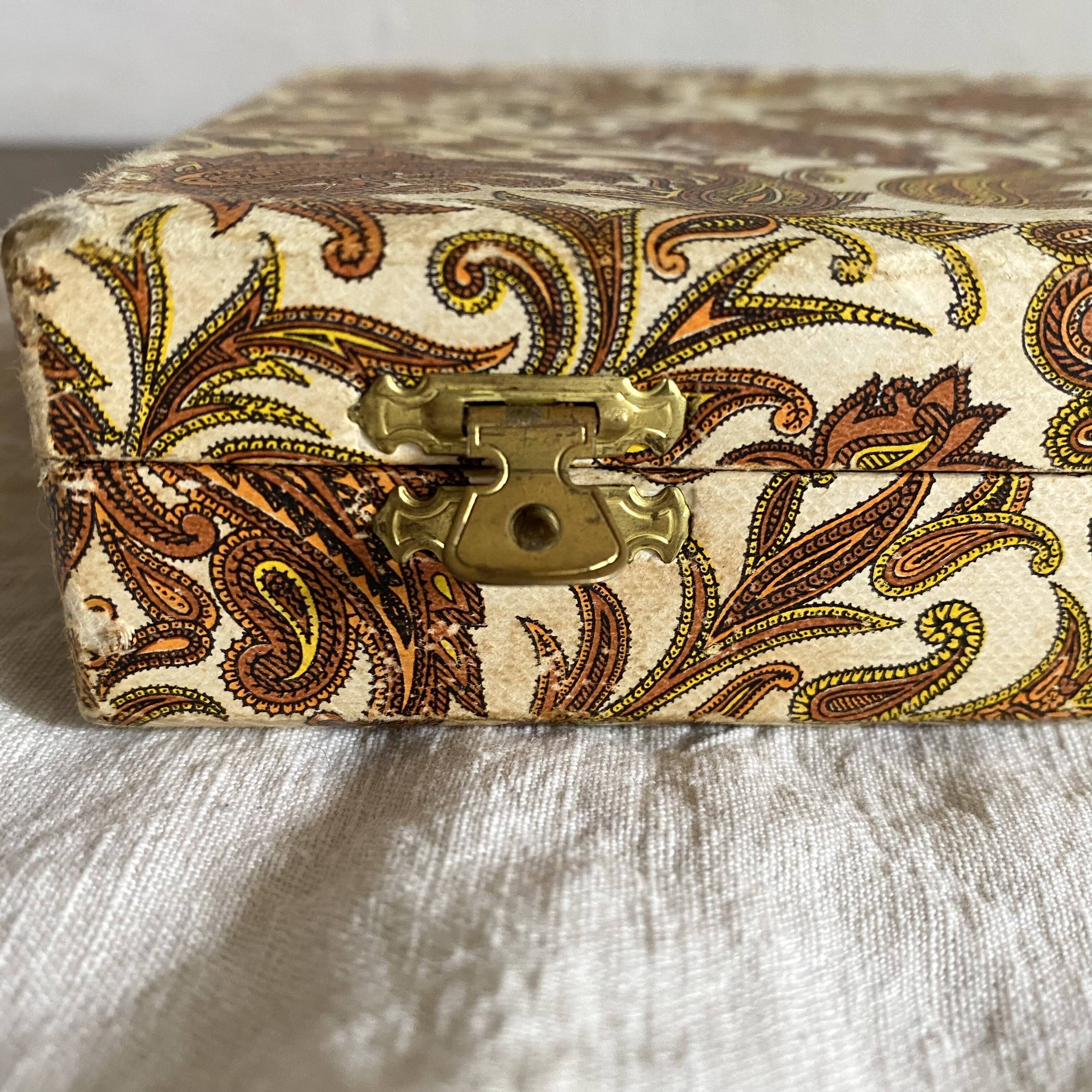 Vintage resin and stainless steel knives