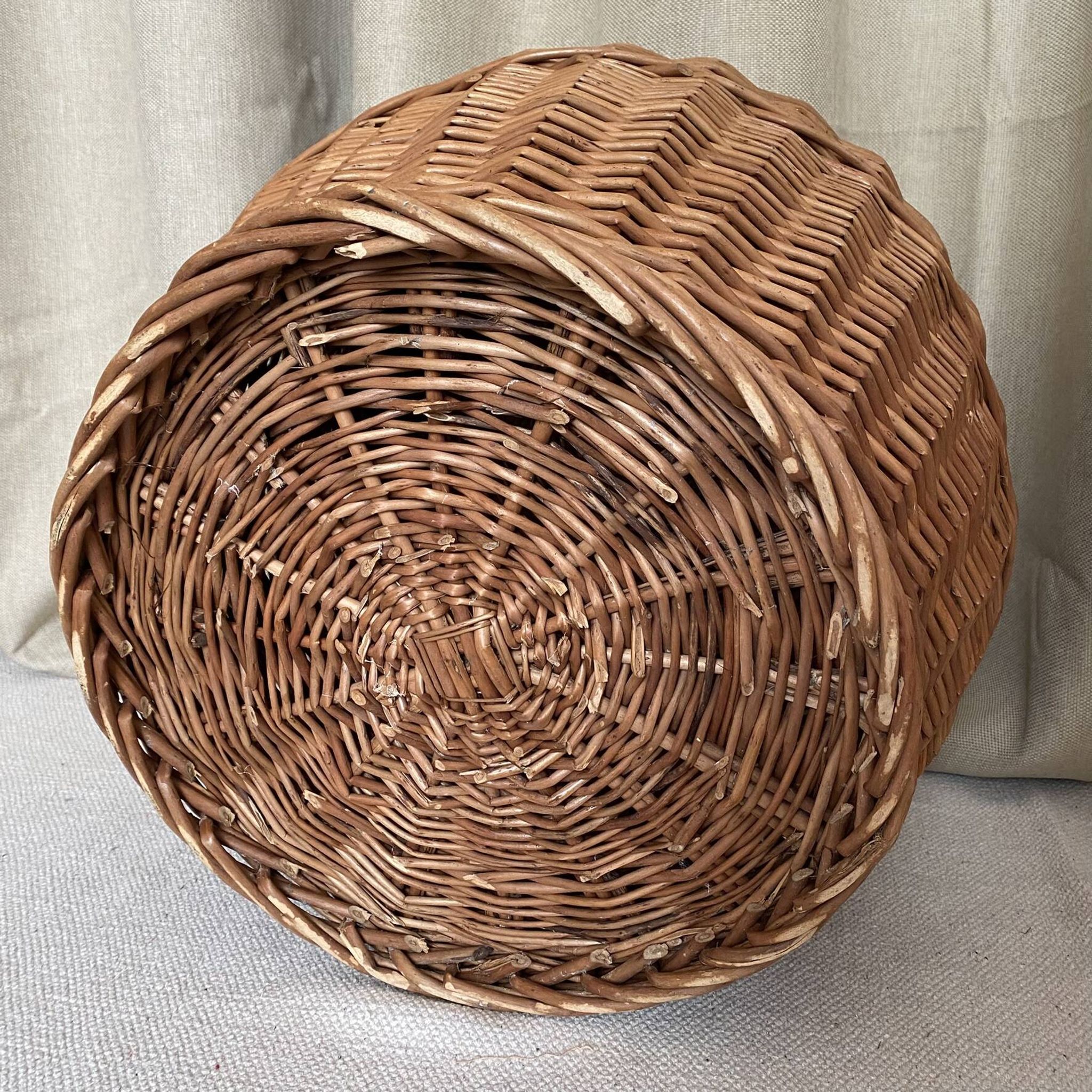 Rattan storage pouffe from the 60s-70s.