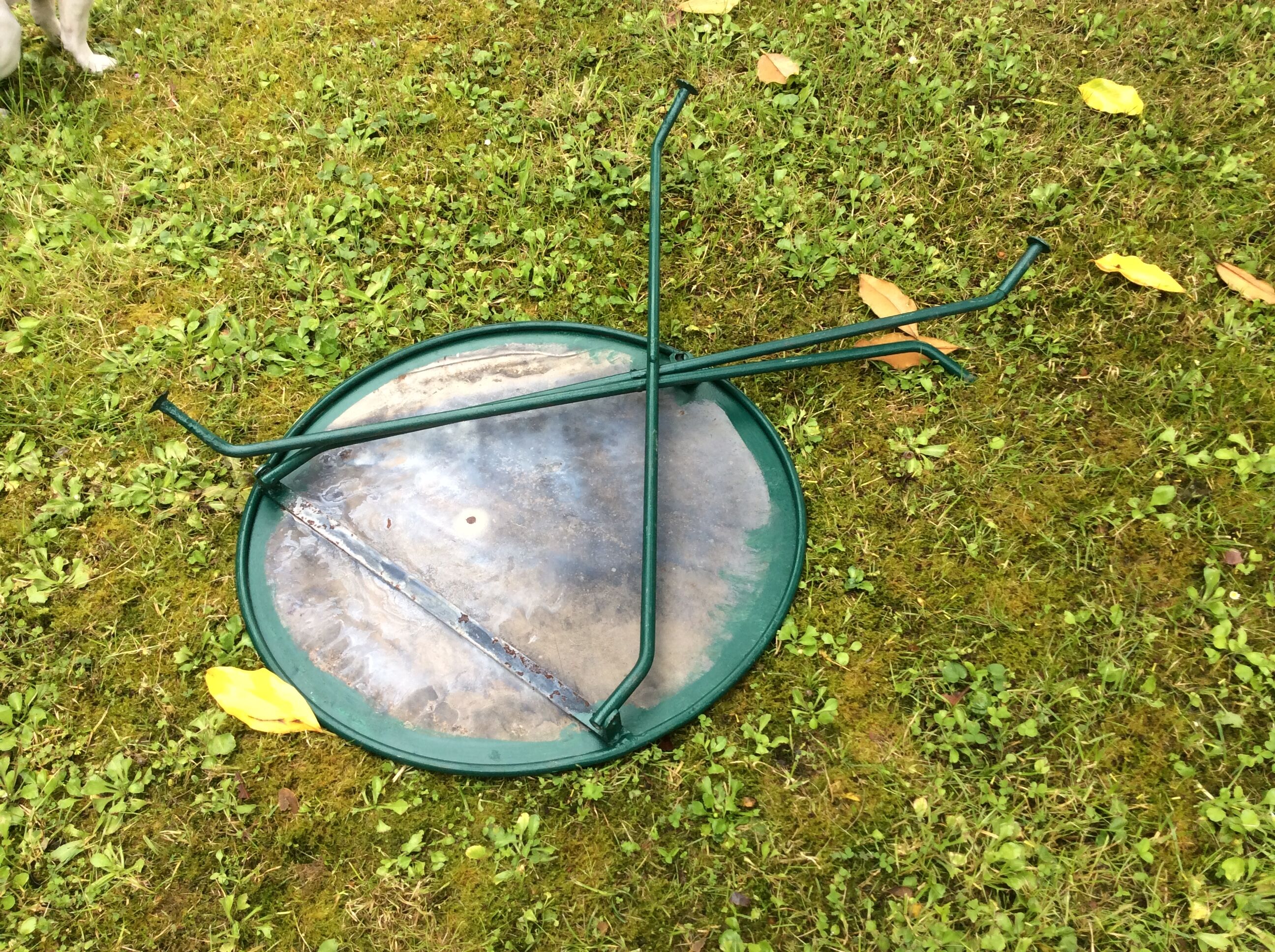 Garden table, folding gueridon
