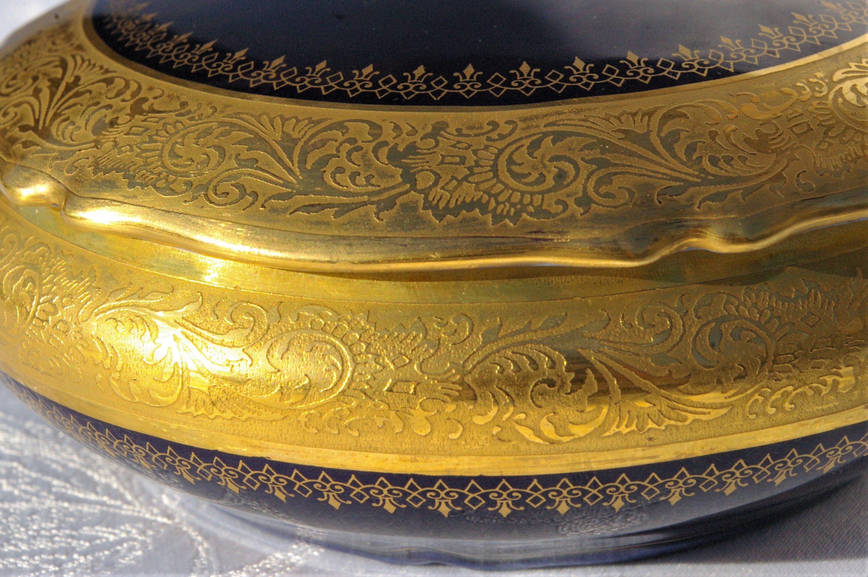 Limoges Porcelain Candy Oven Blue and Inlaid Gold - Diam 14cm