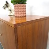 Fineer dressoir uit Zweden met wit stalen poten