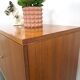 Fineer dressoir uit Zweden met wit stalen poten
