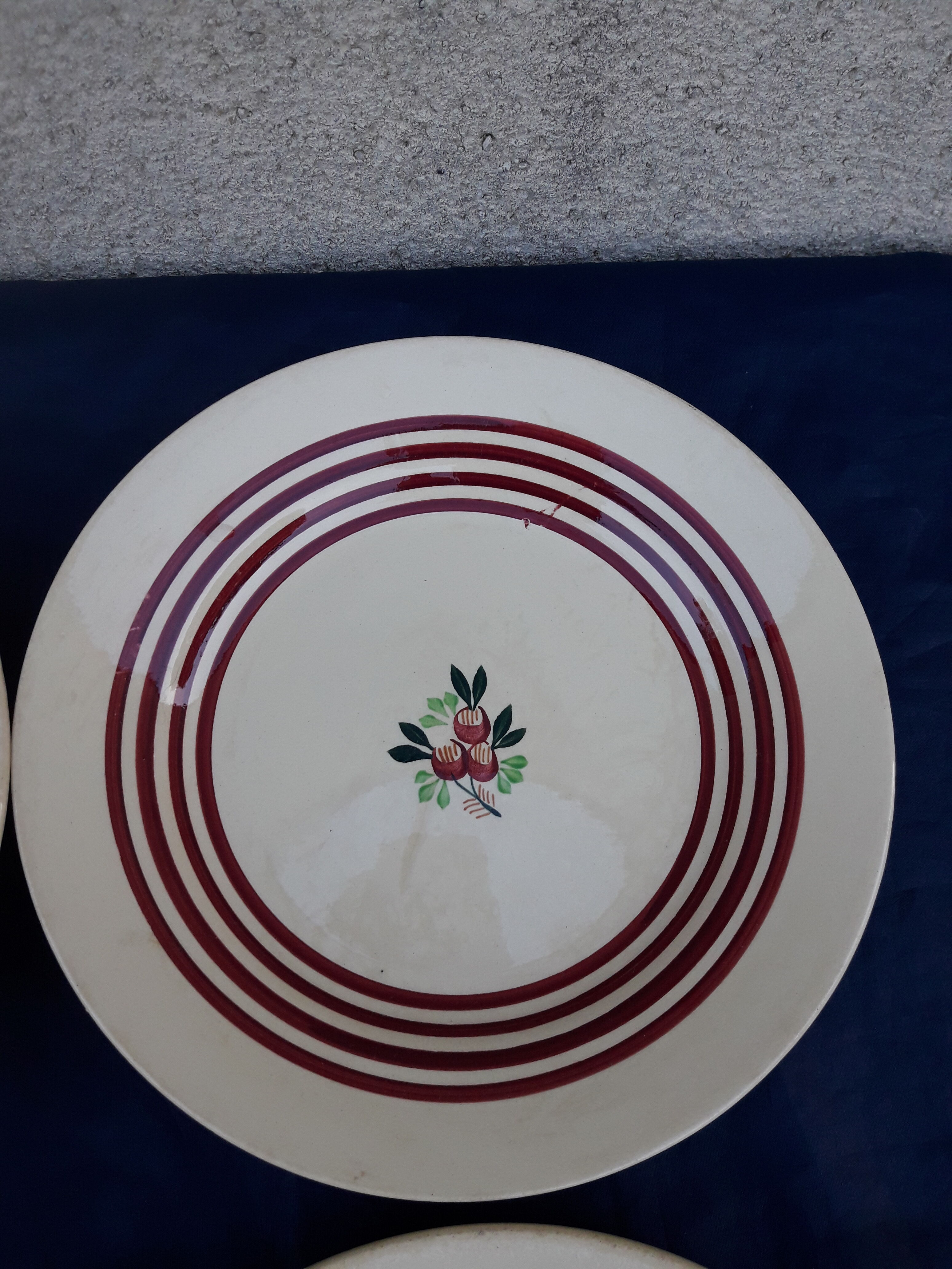 4 hollow plates in Gien earthenware red edain and flower diam 22.5 cm