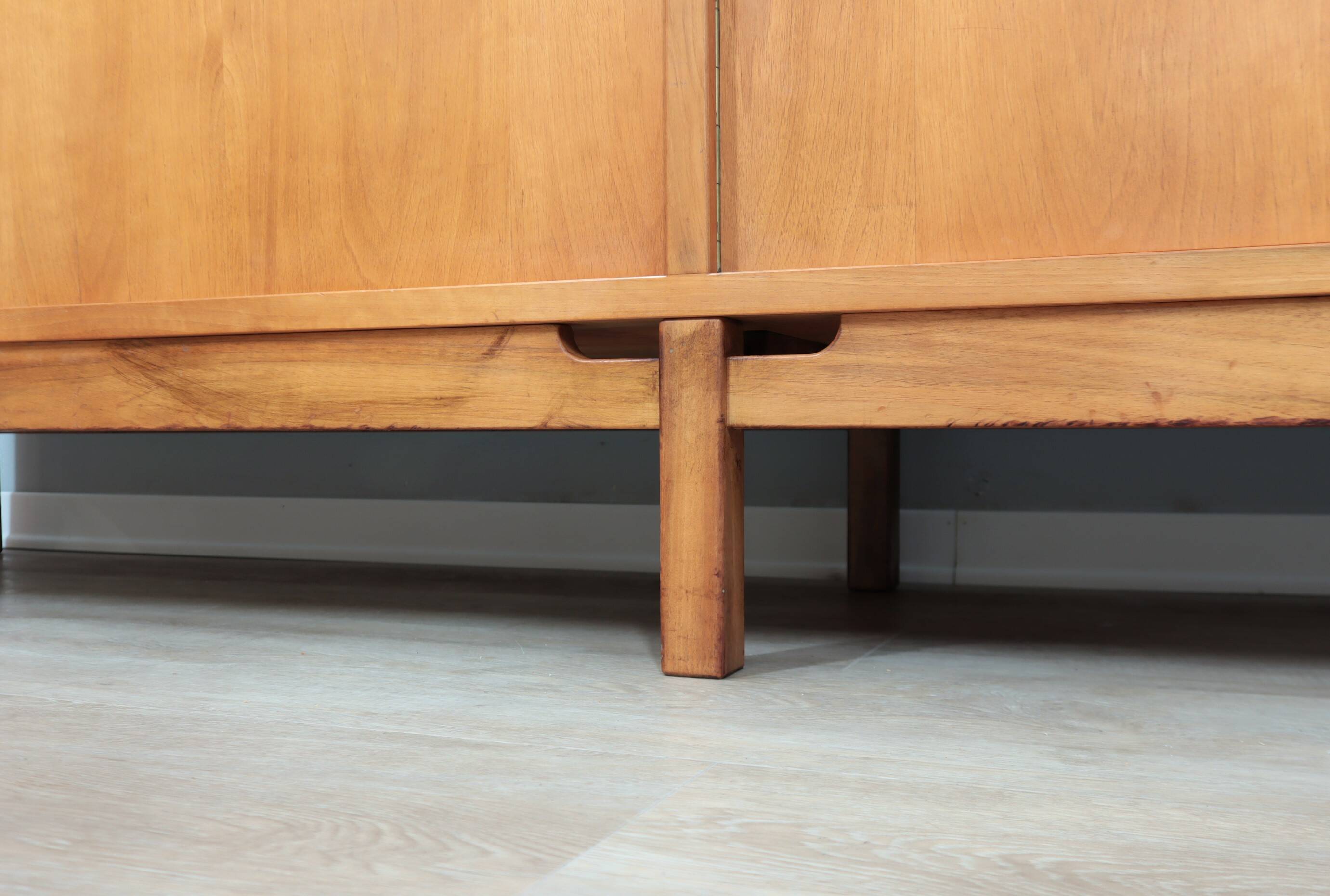 Vintage oak sidebaord Italy 1960s