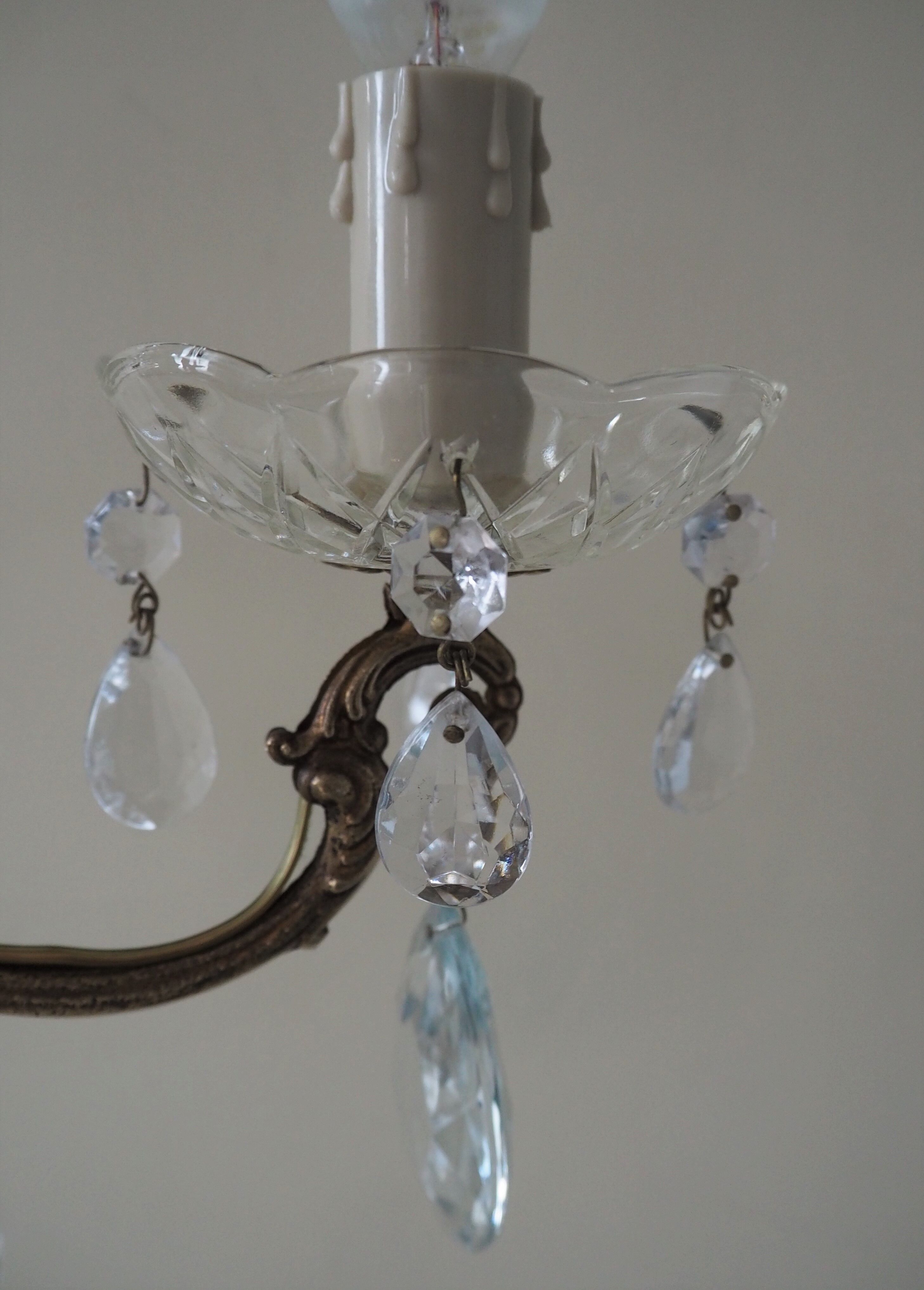 Cast bronze chandelier and crystal tassels – 3 fires