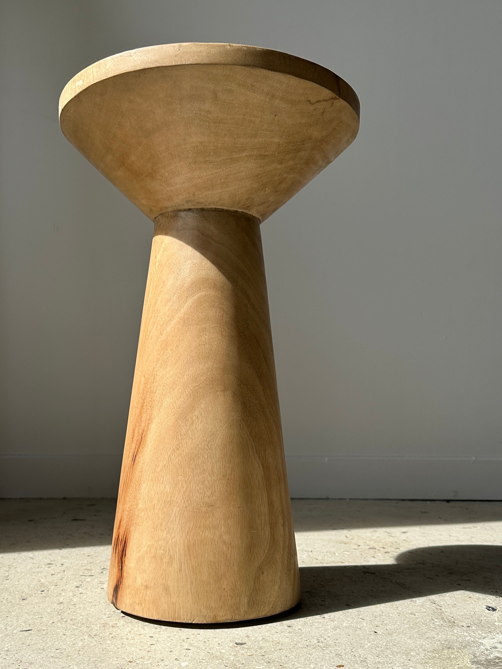 Side table, end of sofa in natural mango monoxyl conical tray H:50cm