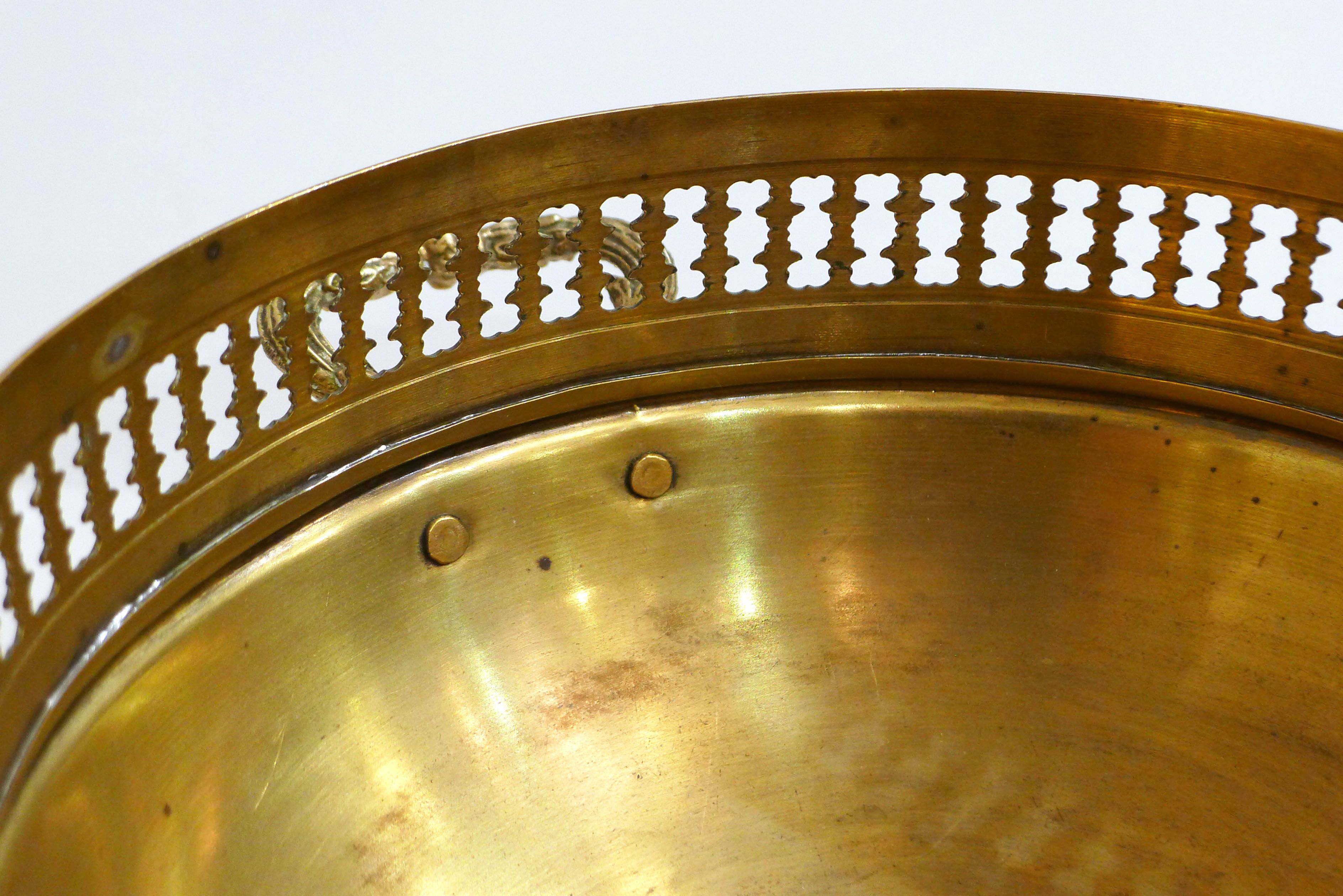 Planter on lion legs, made of golden metal