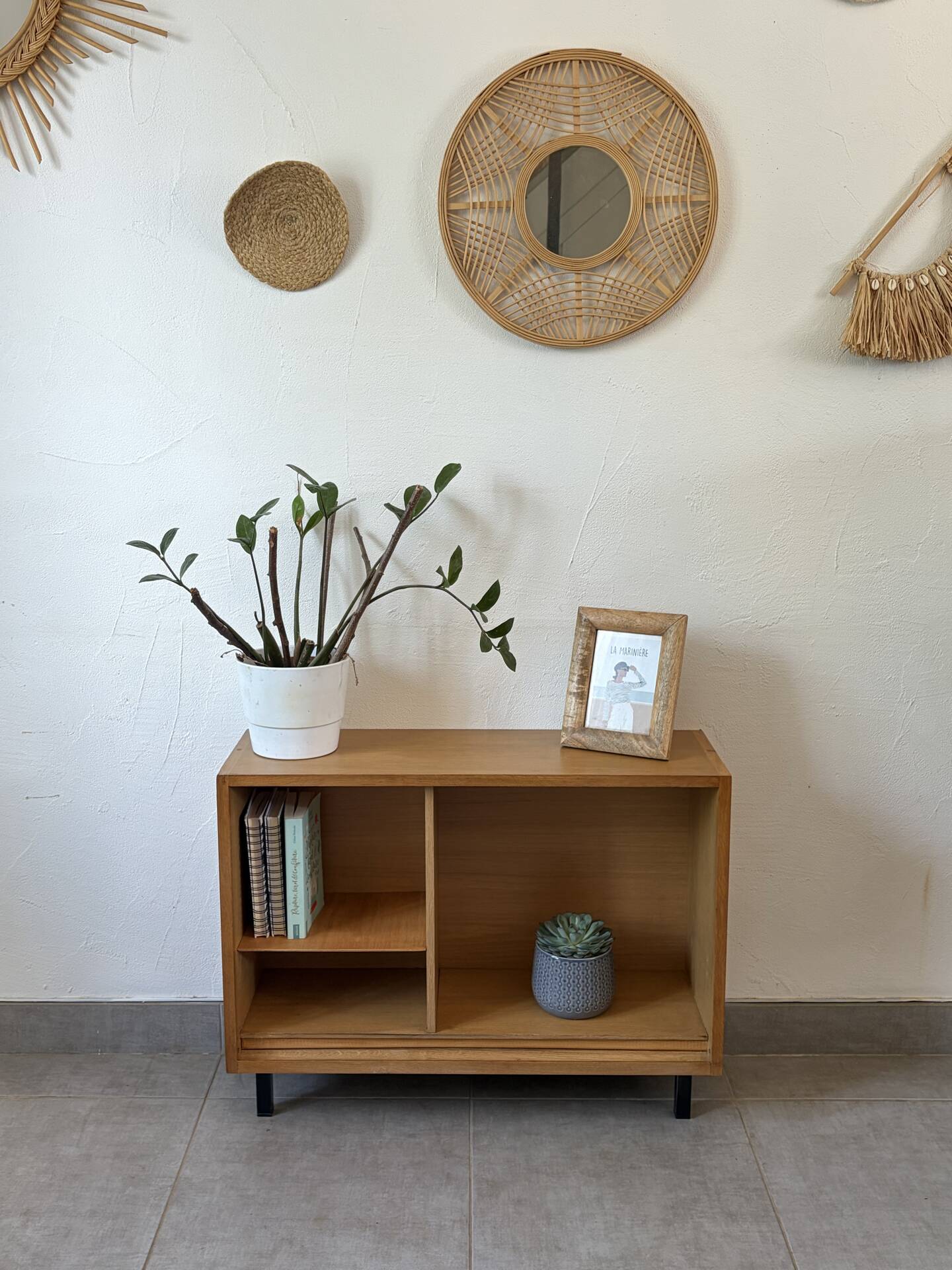 Charming vintage shelf / TV unit