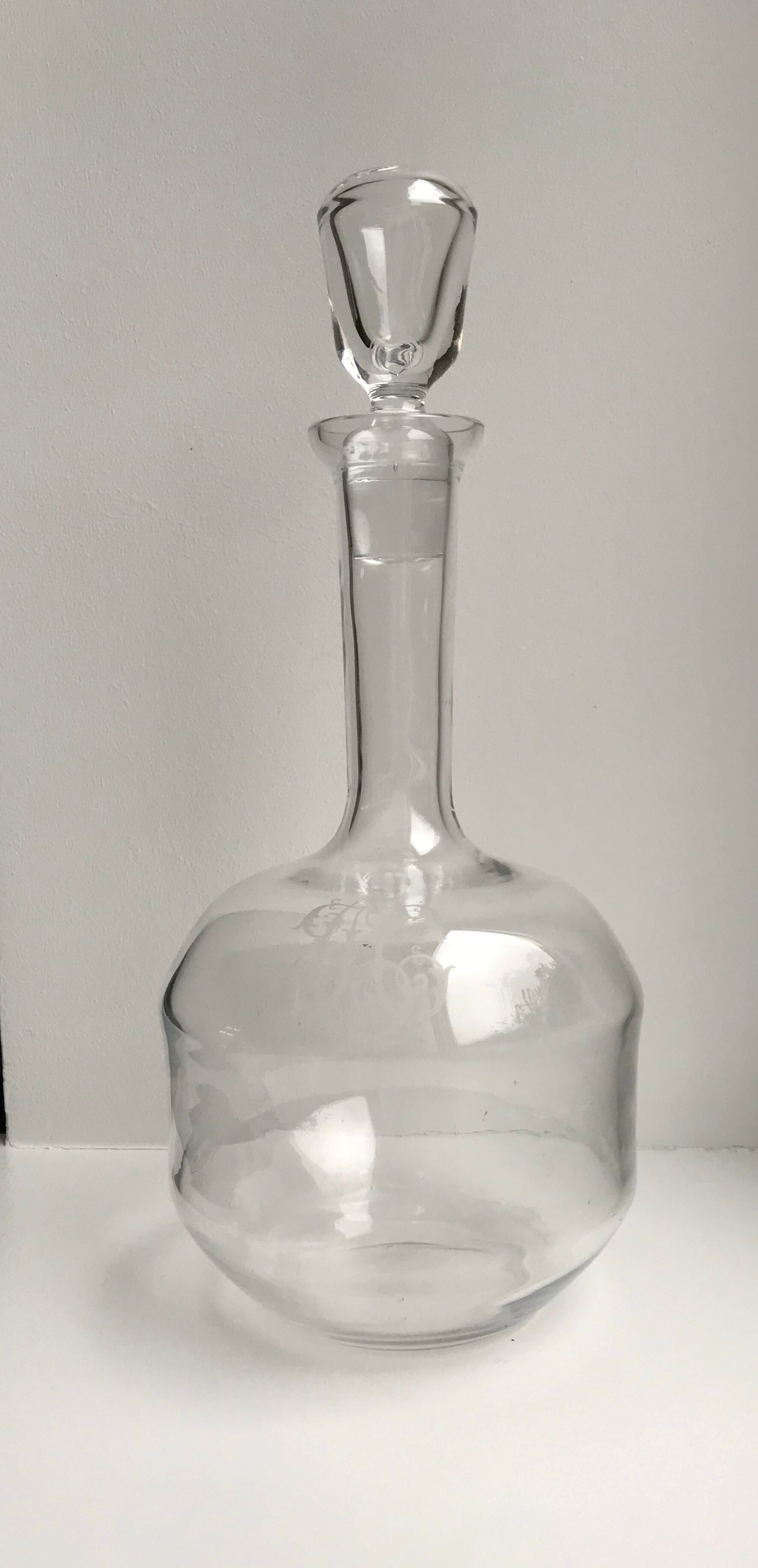 old crystal decanter monogram "H" early twentieth century