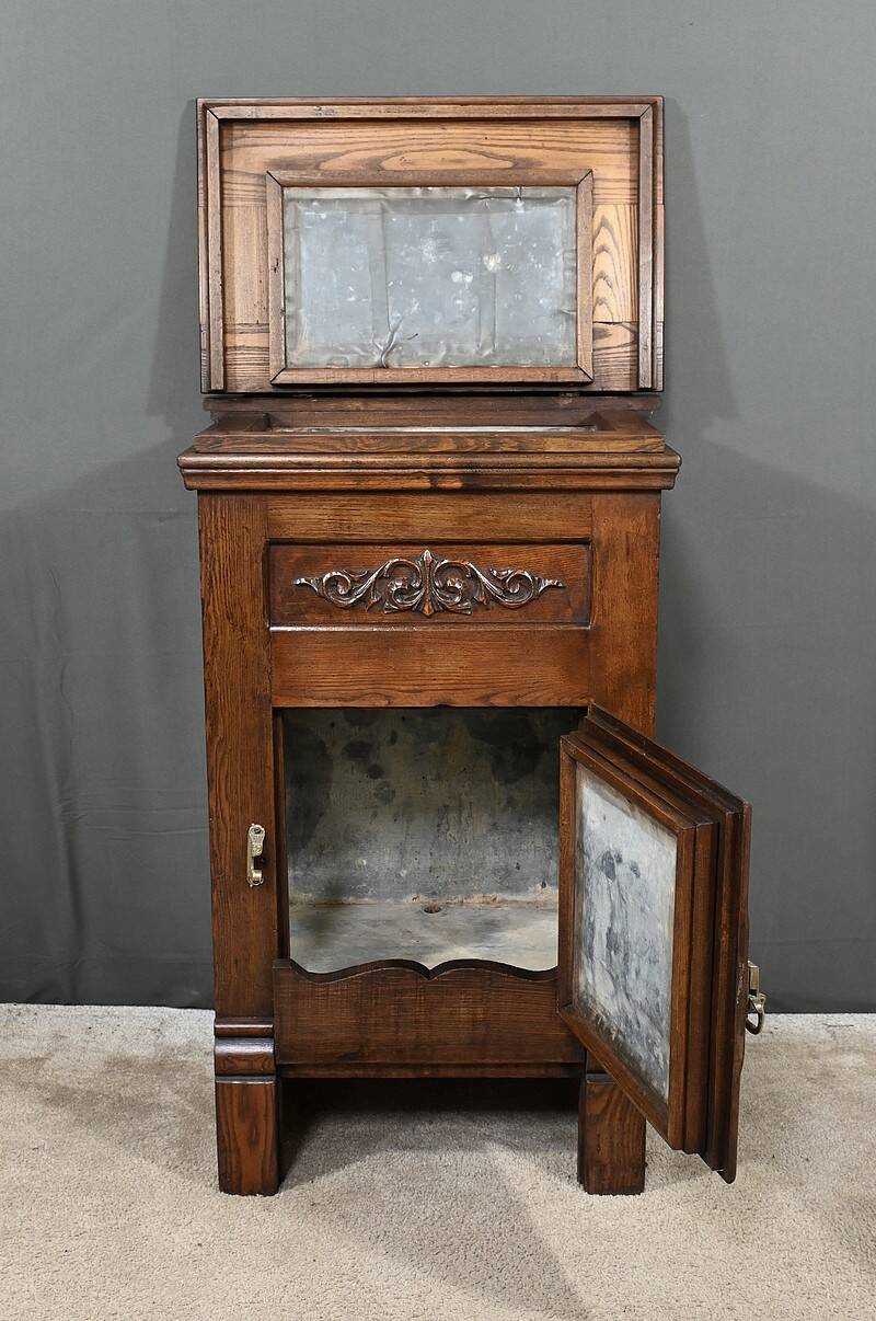 Small Oak Icebox – Early 20th Century