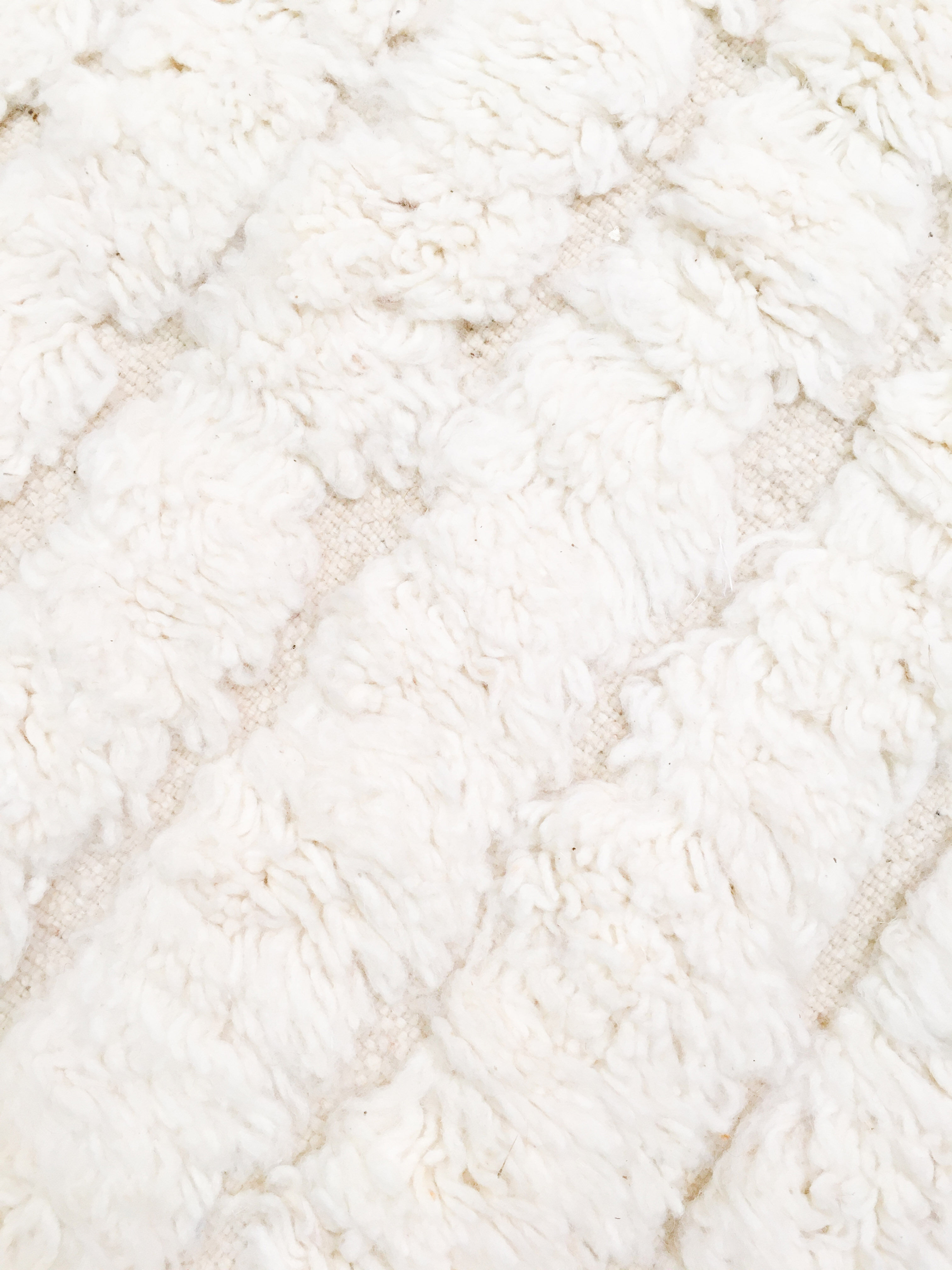 Moroccan Berber carpet beni ouarain unbleached plain with engraved pattern 300x216cm