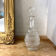 Carafe en verre soufflé et décor en relief