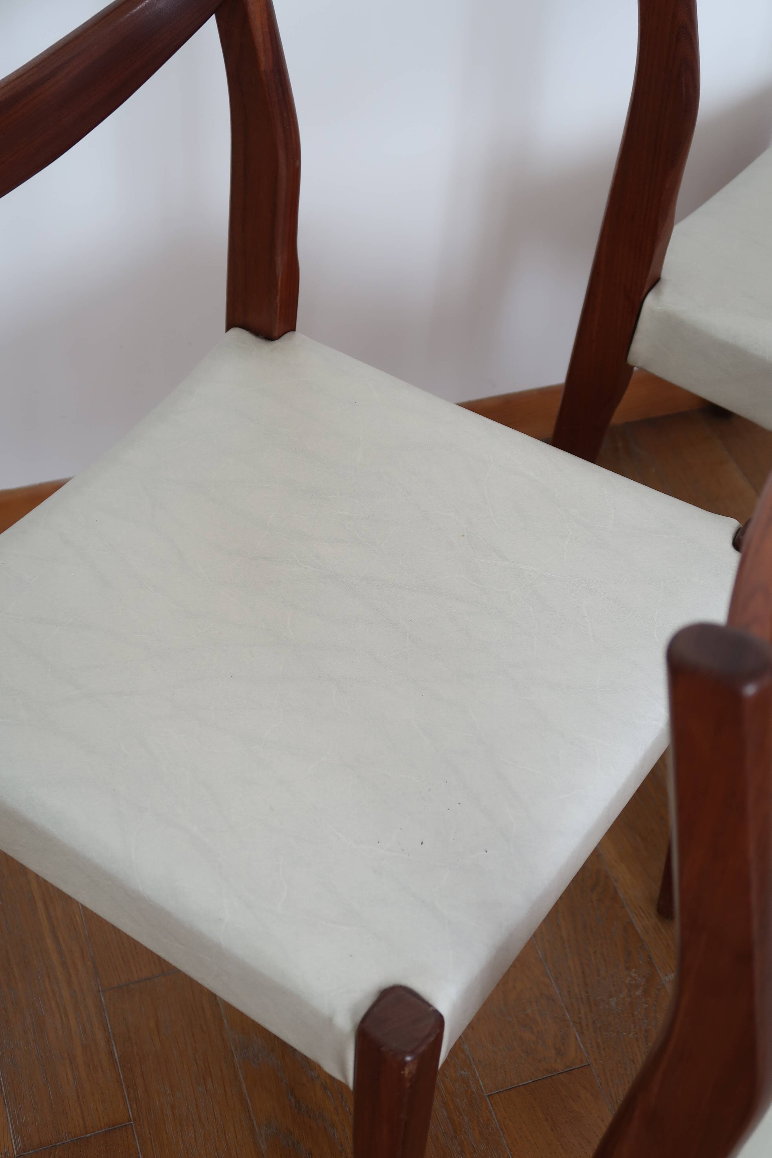 4 Scandinavian teak chairs 70