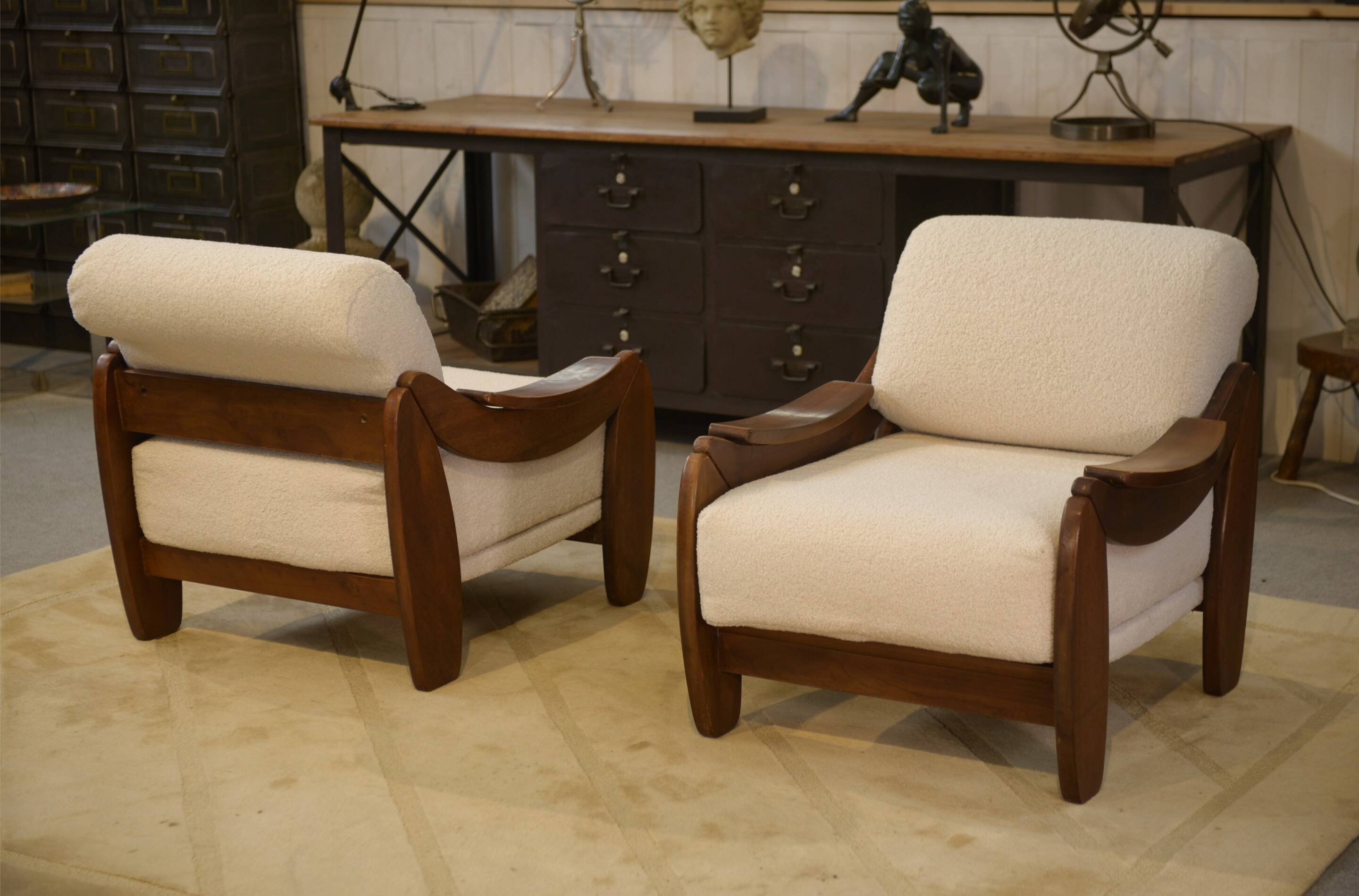 Brutalist pair of armchairs in mahogany and cream boucle 1970s.