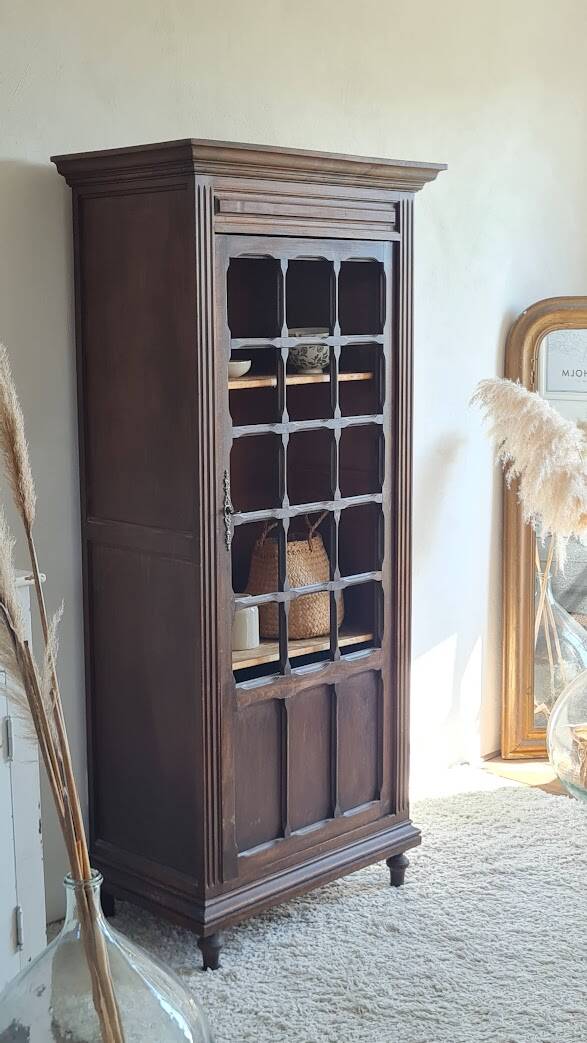 Parisian wardrobe - showcase spirit