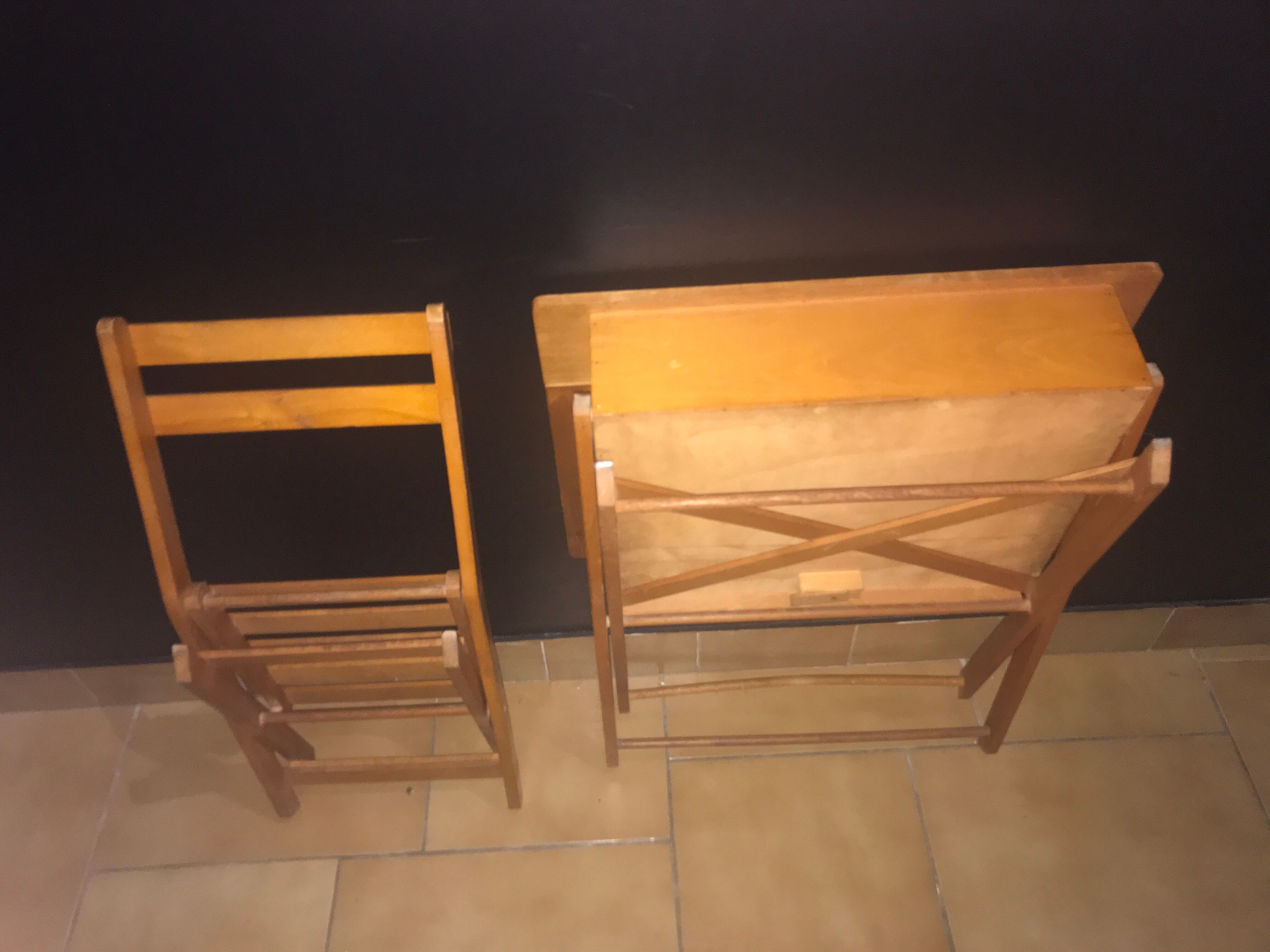 Child desk and chair